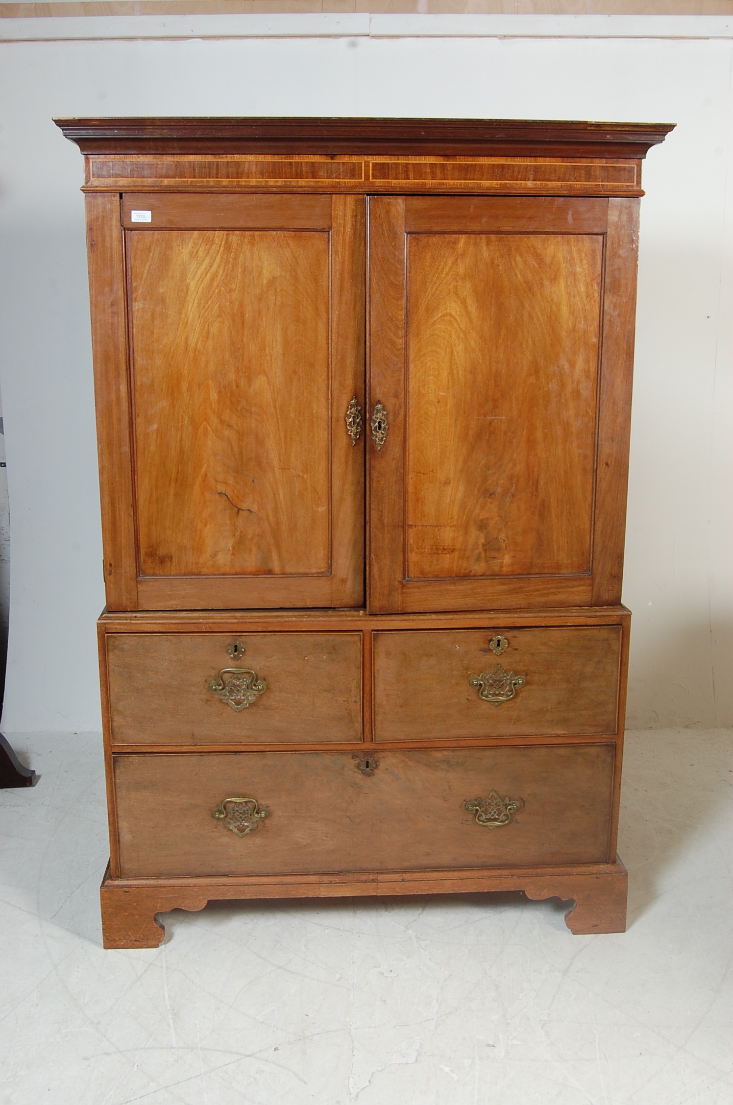 18TH CENTURY GEORGE III MAHOGANY LINEN PRESS - Image 2 of 10