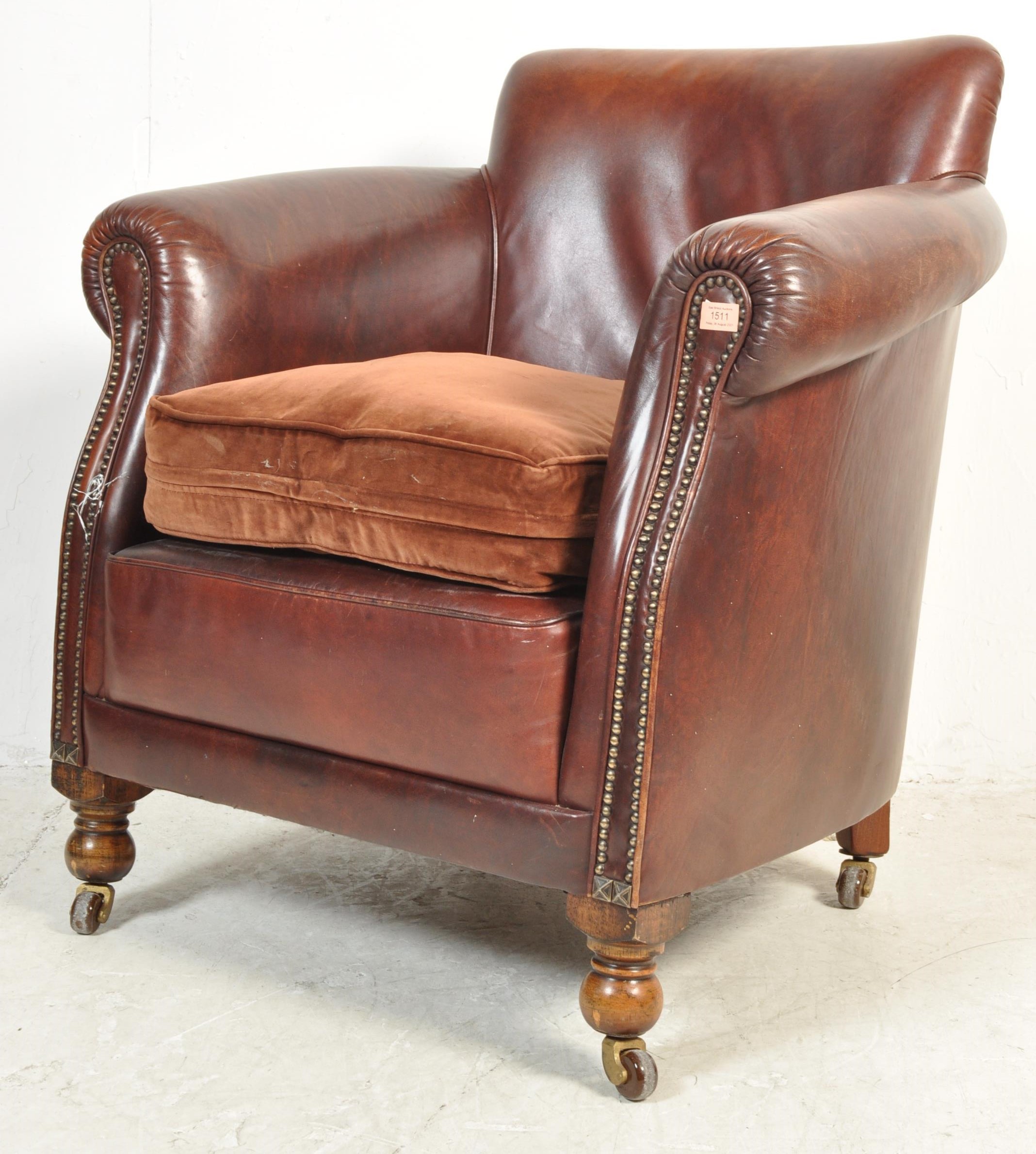 20TH CENTURY BROWN LEATHER CLUB CHAIR / ARMCHAIR