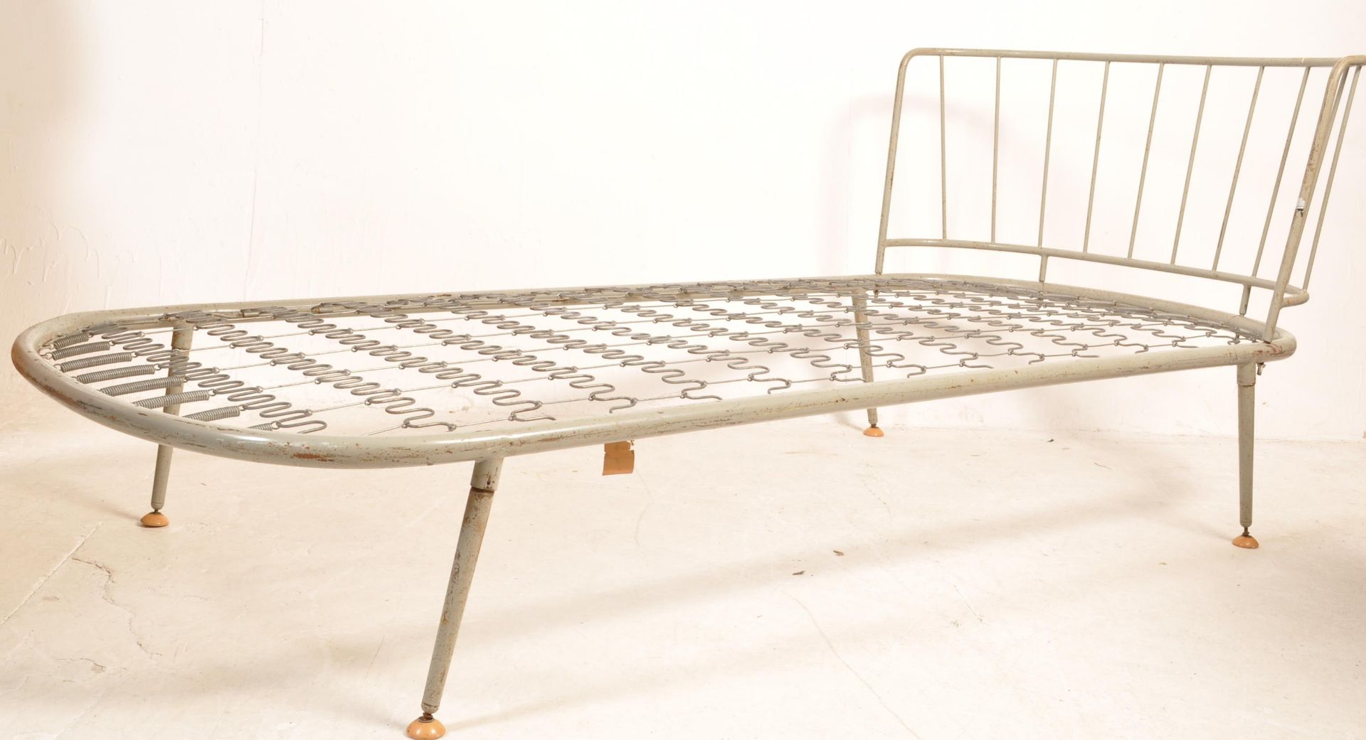 EARLY 20TH CENTURY 1920'S FRENCH TUBULAR METAL SINGLE BED - Image 3 of 7