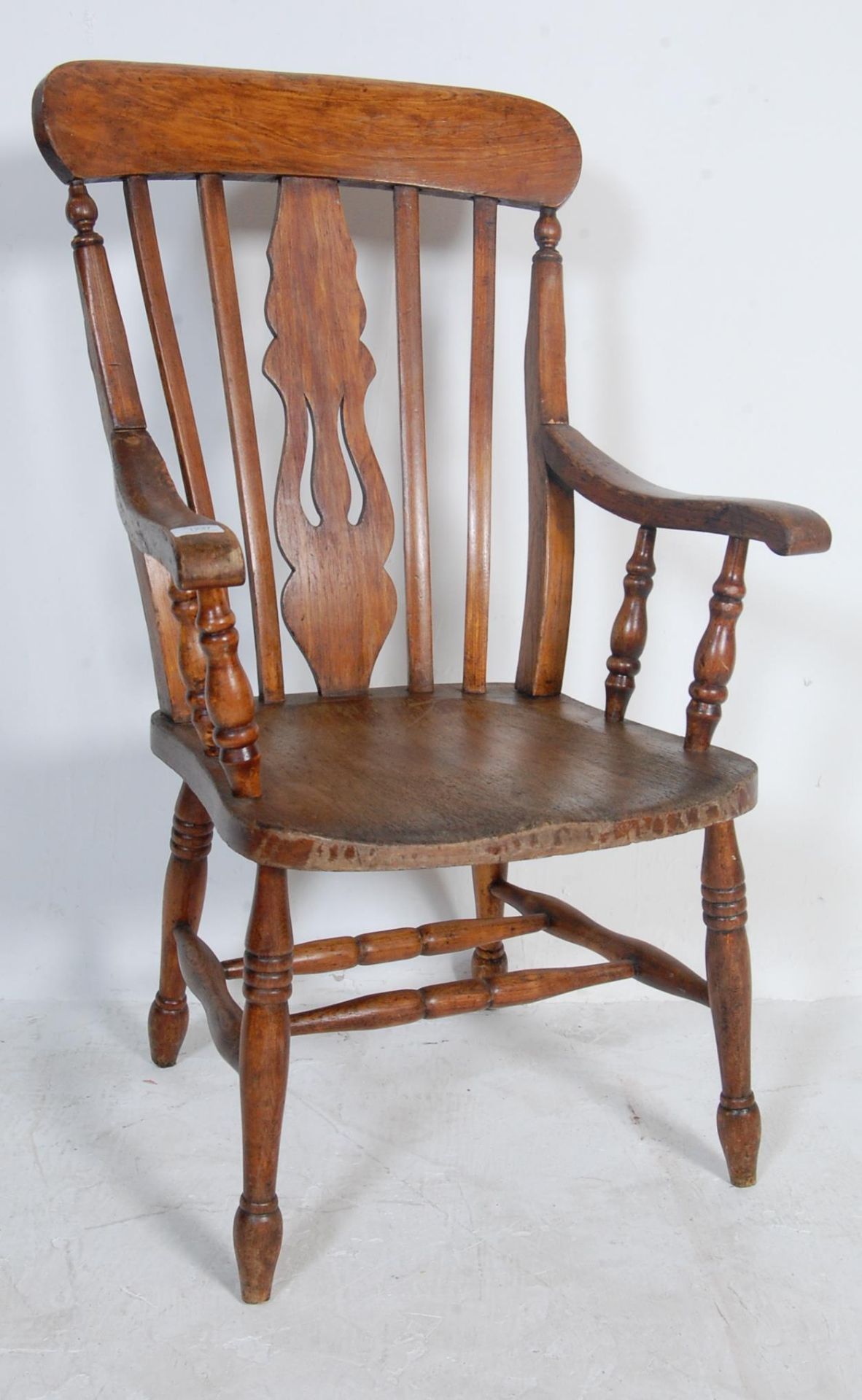 19TH CENTURY VICTORIAN BEECH AND ELM WINDSOR CHAIR
