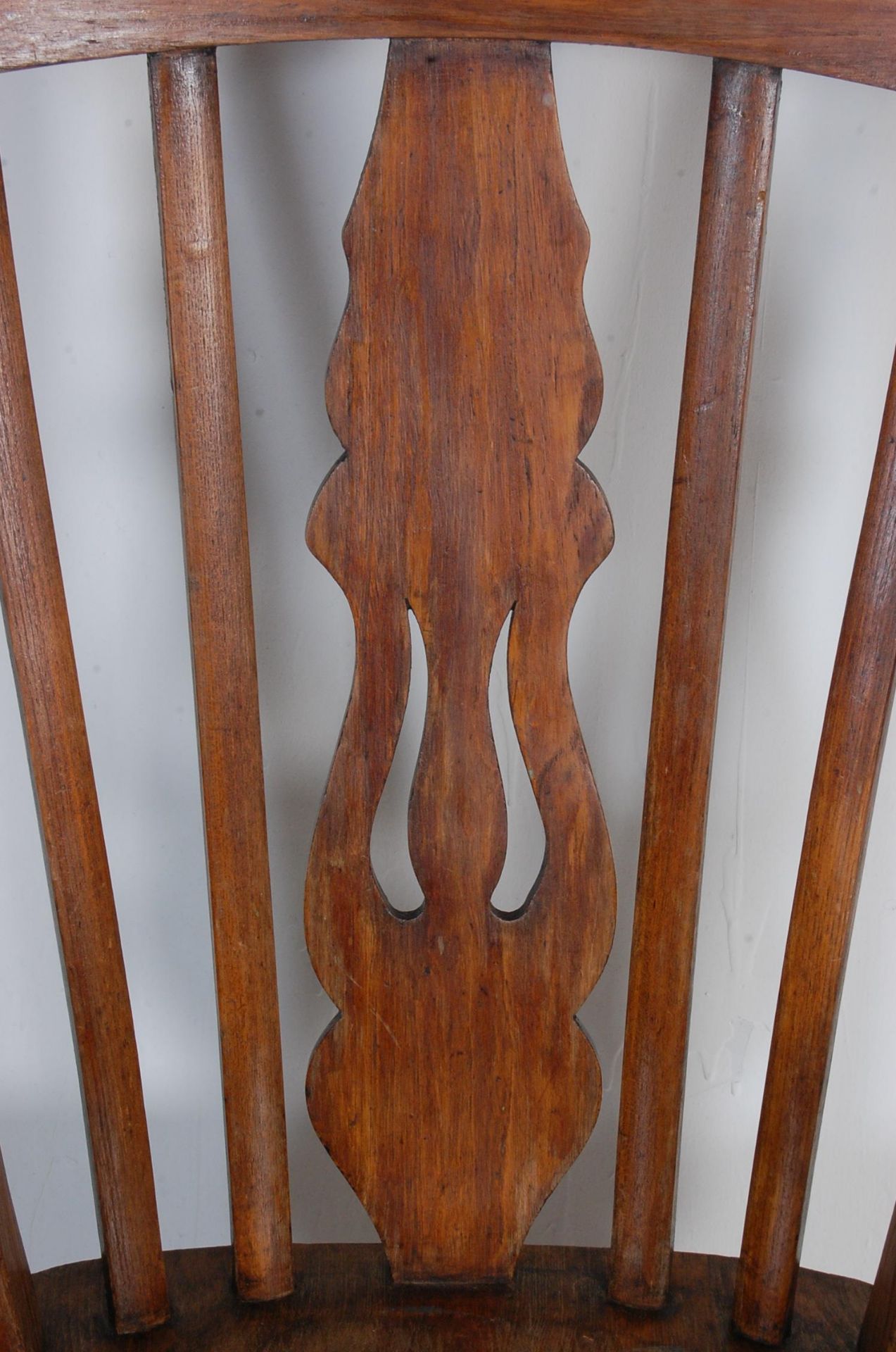 19TH CENTURY VICTORIAN BEECH AND ELM WINDSOR CHAIR - Image 4 of 7