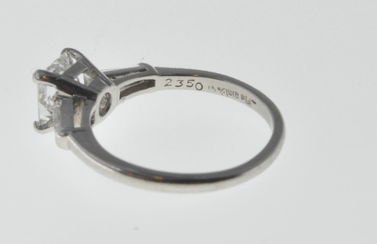 PLATINUM AND DIAMOND SOLITAIRE RING - Image 4 of 7