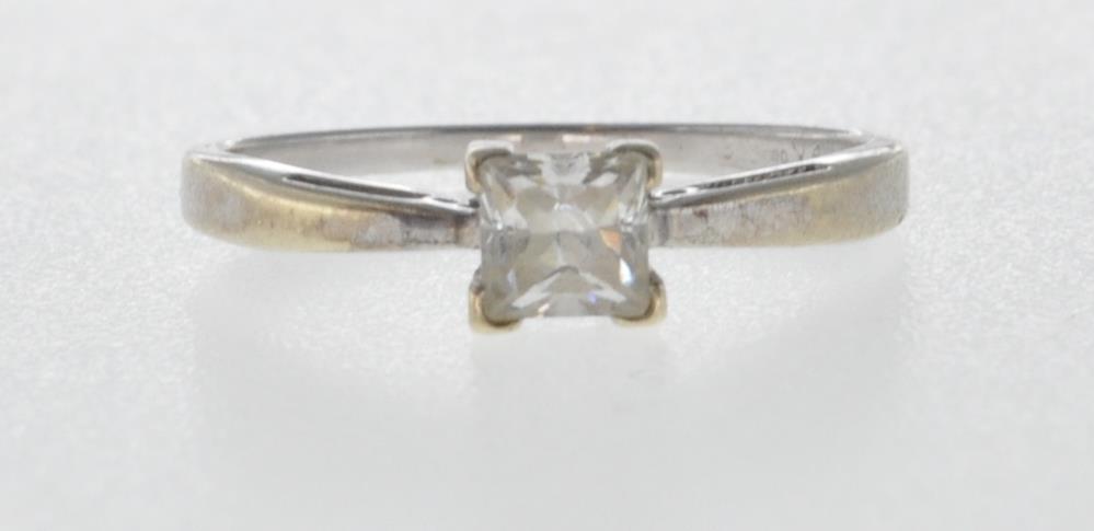 9CT WHITE GOLD SOLITAIRE RING WITH SQUARE CUT WHITE STONE