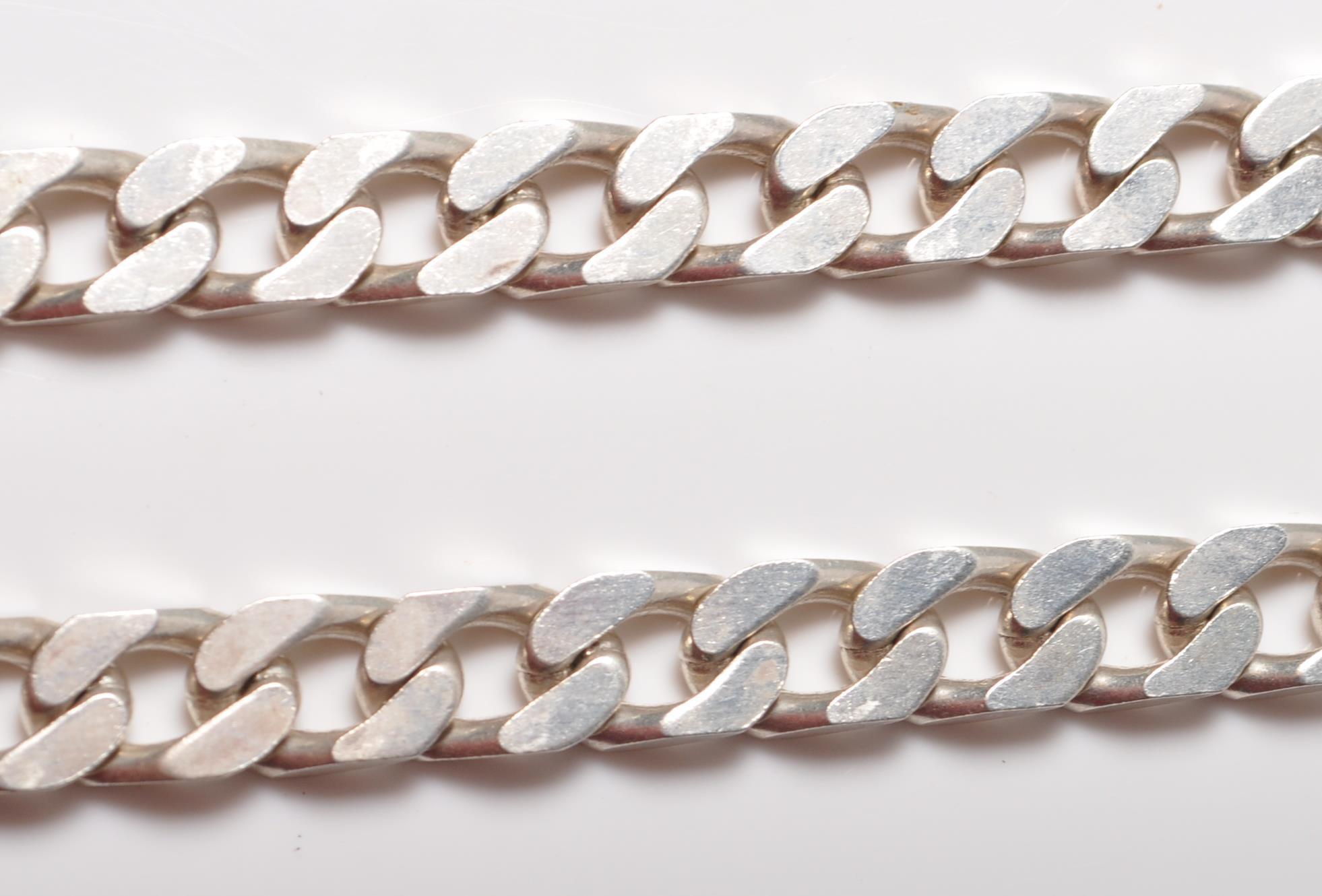 925 SILVER MENS FLAT CURB LINK CHAIN. - Image 4 of 6