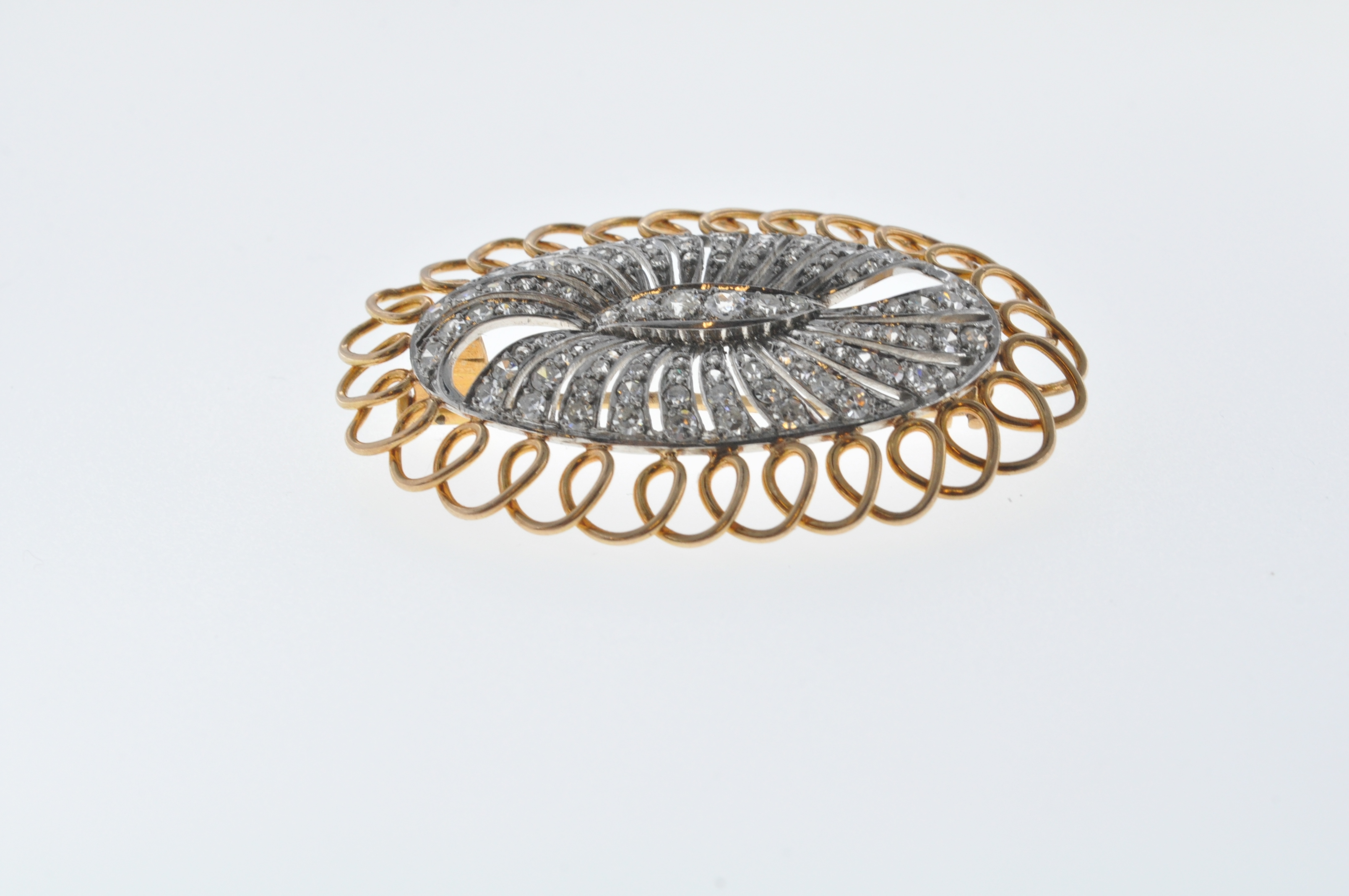 VINTAGE GOLD AND DIAMOND OVAL BROOCH - Image 6 of 6