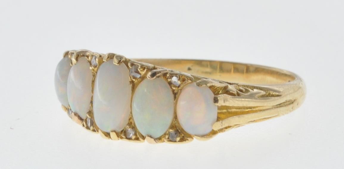 VINTAGE 18CT GOLD OPAL FIVE STONE RING - Image 6 of 8