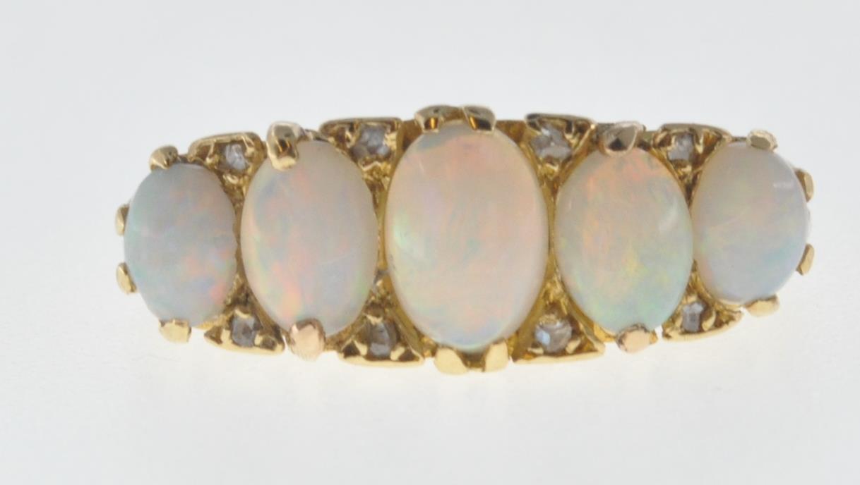 VINTAGE 18CT GOLD OPAL FIVE STONE RING