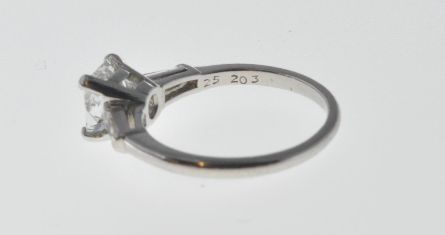 PLATINUM AND DIAMOND SOLITAIRE RING - Image 6 of 7