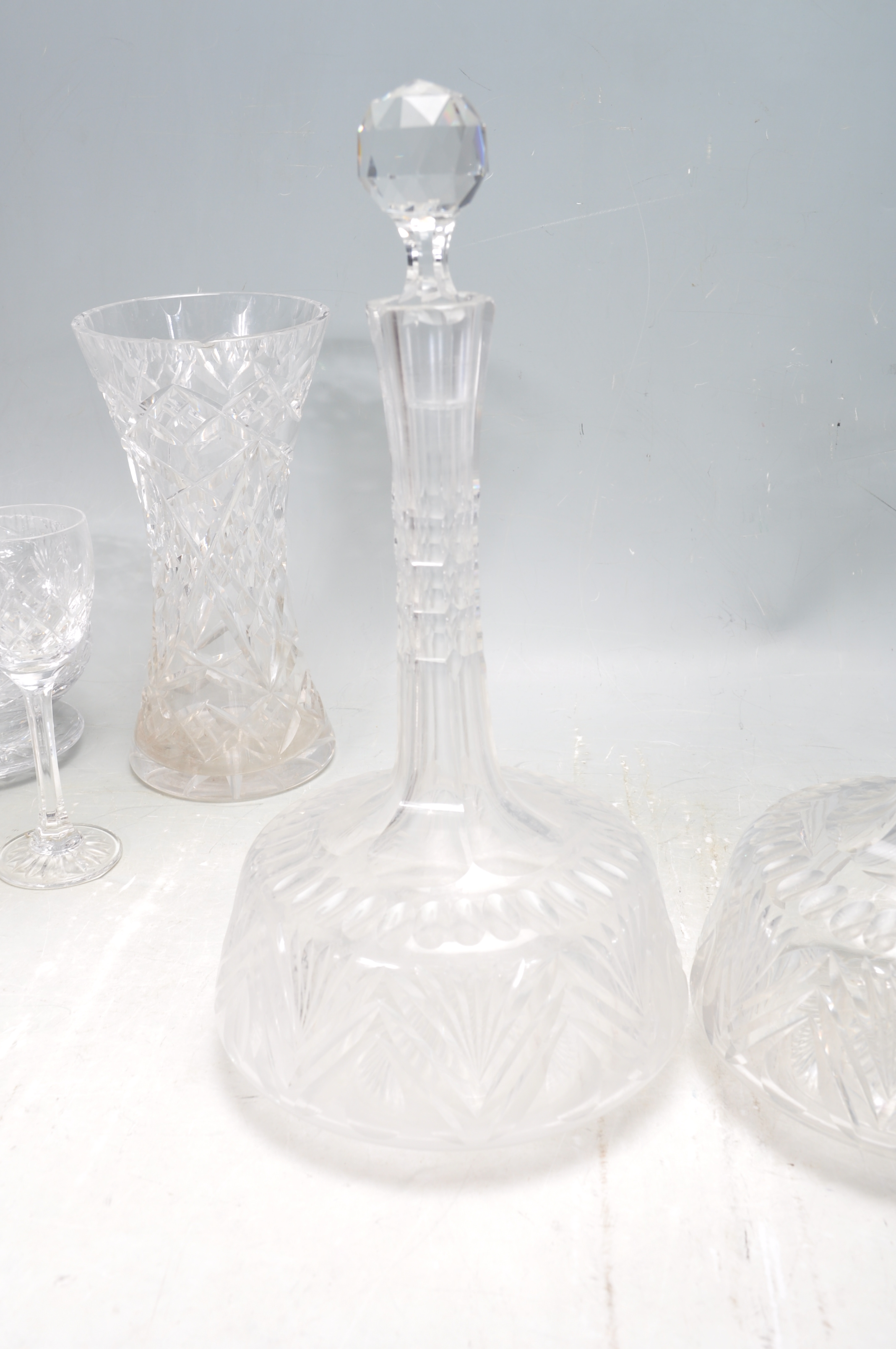 LARGE COLLECTION OF VINTAGE CRYSTAL CUT GLASS WARE - Image 12 of 15