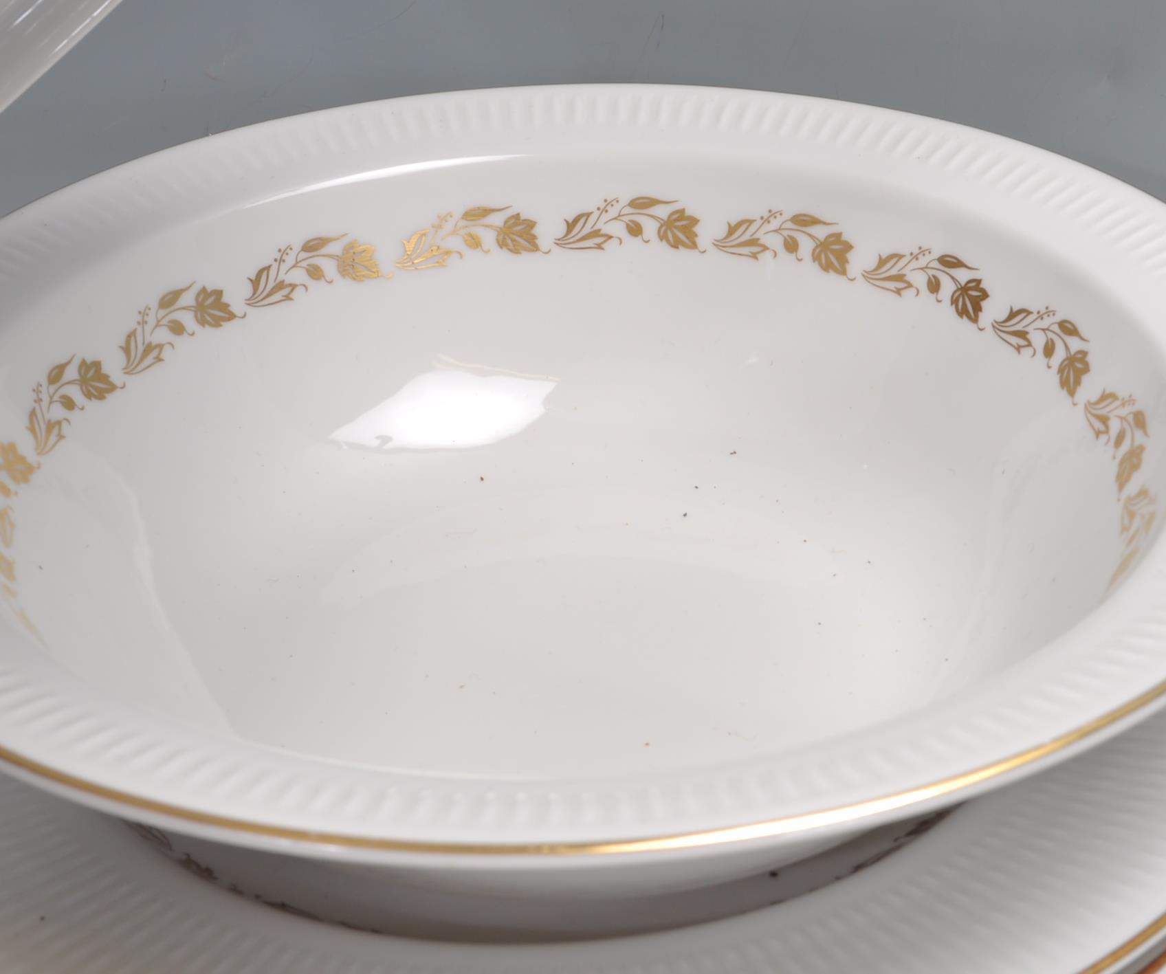 VINTAGE 20TH CENTURY ROYAL DOULTON FAIRFAX PATTERN DINNER SERVICE - Image 5 of 6