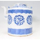 19TH CENTURY CHINESE ORIENTAL BLUE AND WHITE TEAPOT
