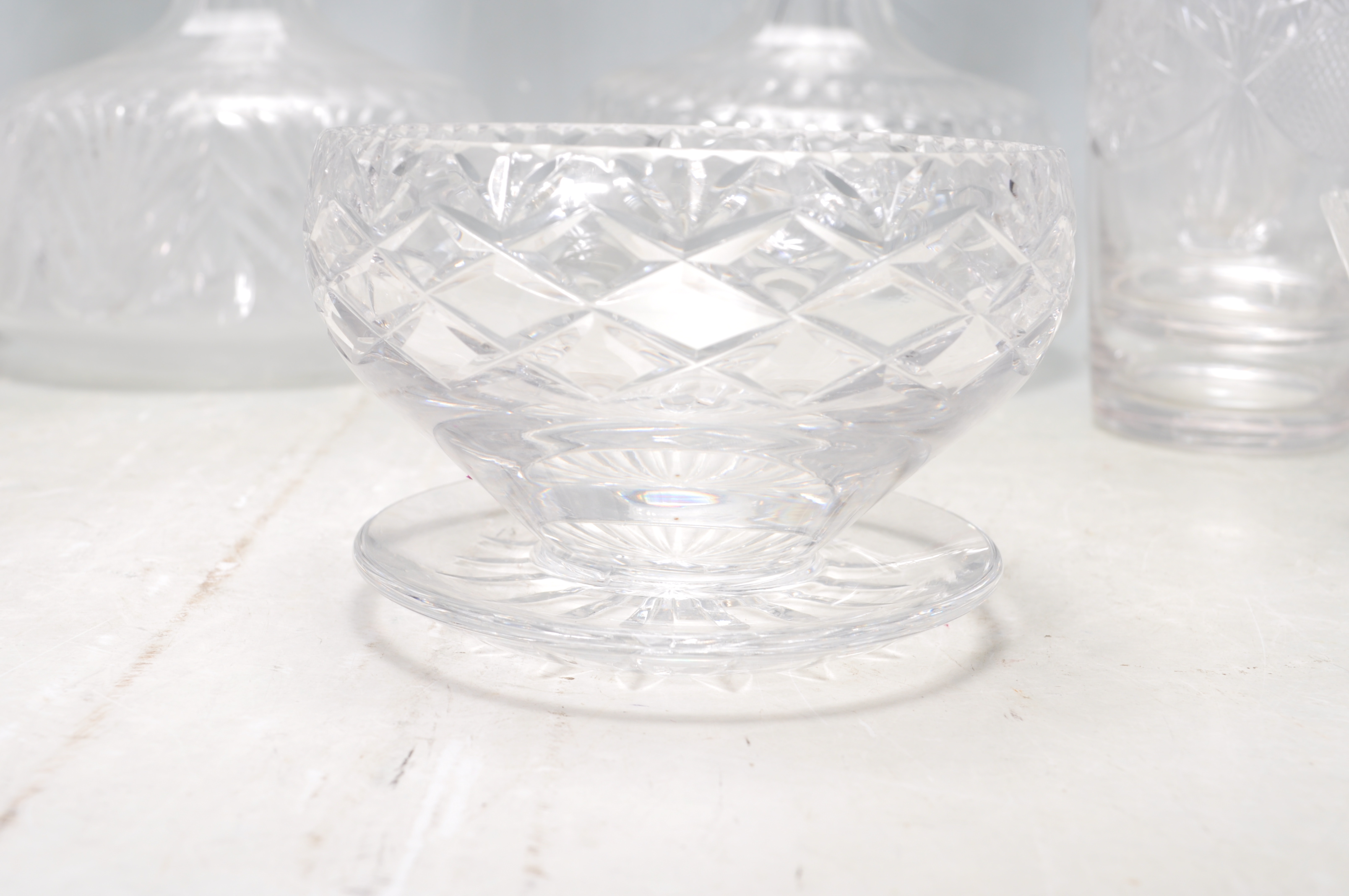 LARGE COLLECTION OF VINTAGE CRYSTAL CUT GLASS WARE - Image 9 of 15