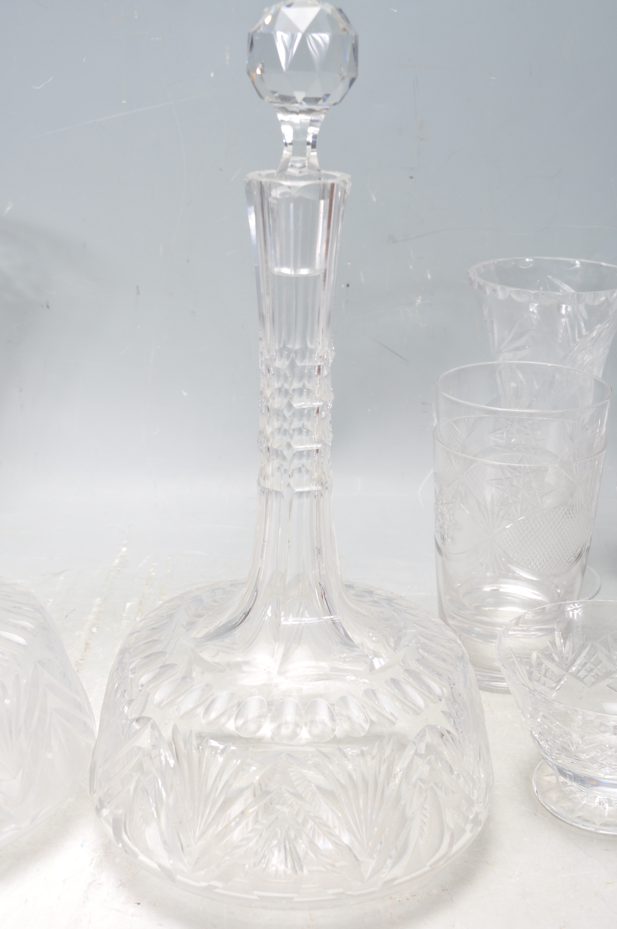 LARGE COLLECTION OF VINTAGE CRYSTAL CUT GLASS WARE - Image 13 of 15