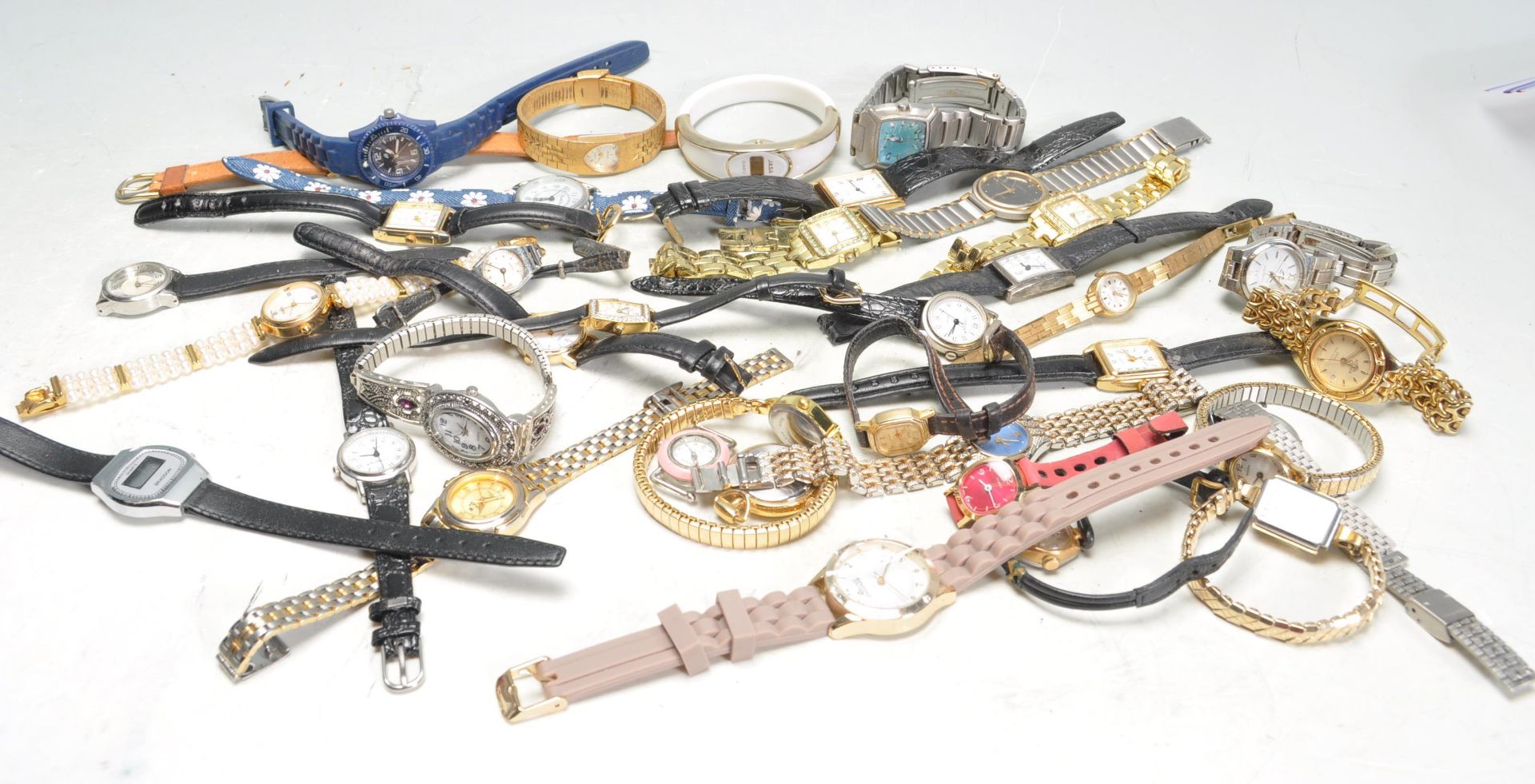 COLLECTION OF LADIES WRIST WATCHES