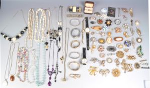 COLLECTION OF VINTAGE MID 20TH CENTURY COSTUME JEWELLERY