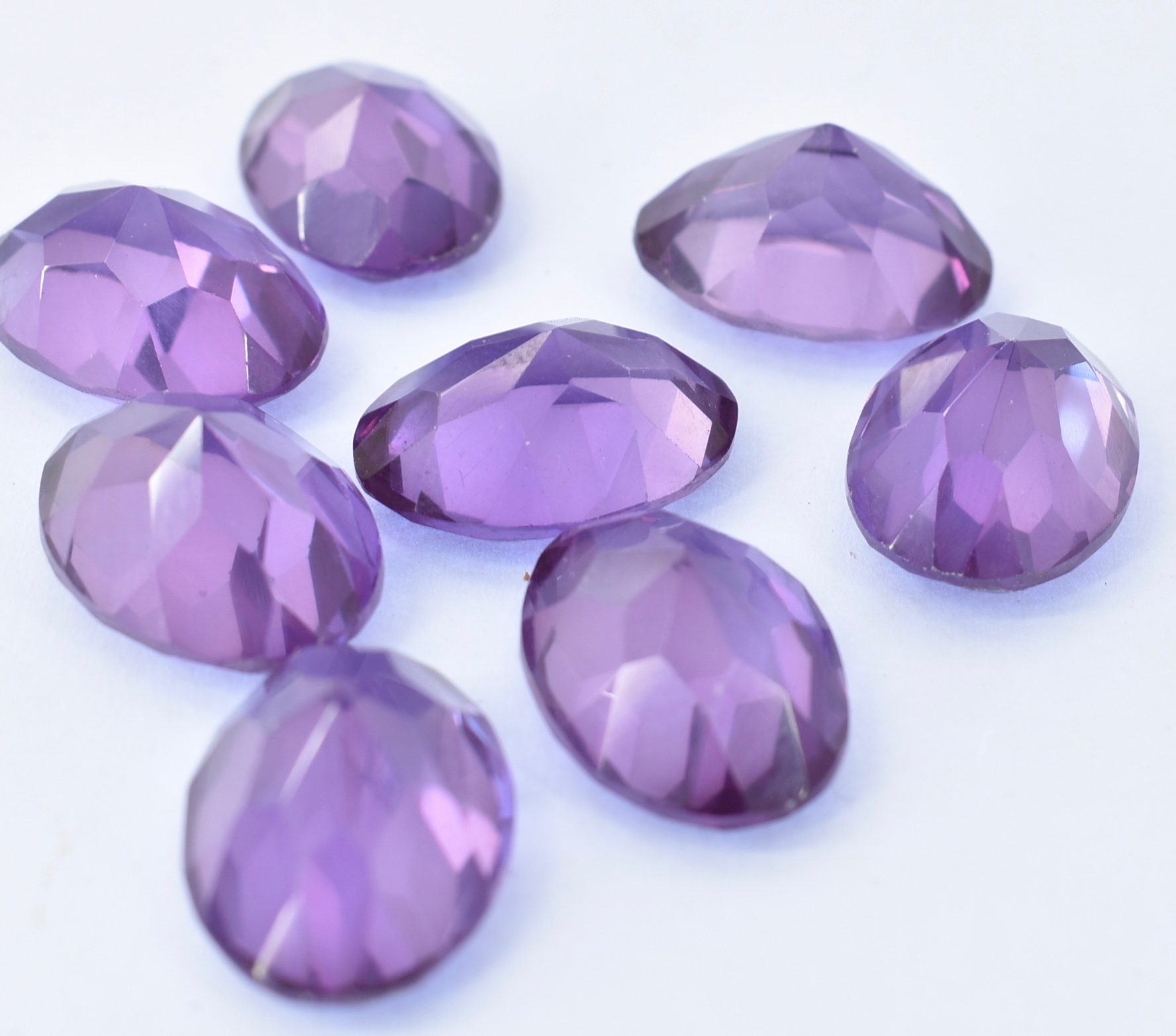 LOOSE GEMSTONES - SYNTHETIC COLOUR CHANGE SAPPHIRE - Image 4 of 4