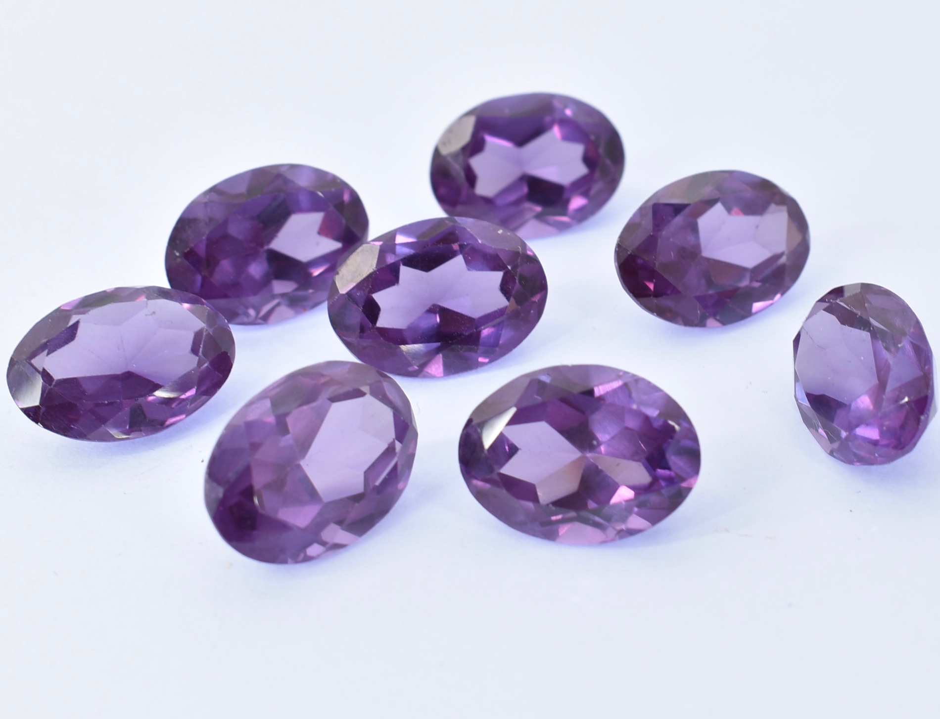 LOOSE GEMSTONES - SYNTHETIC COLOUR CHANGE SAPPHIRE