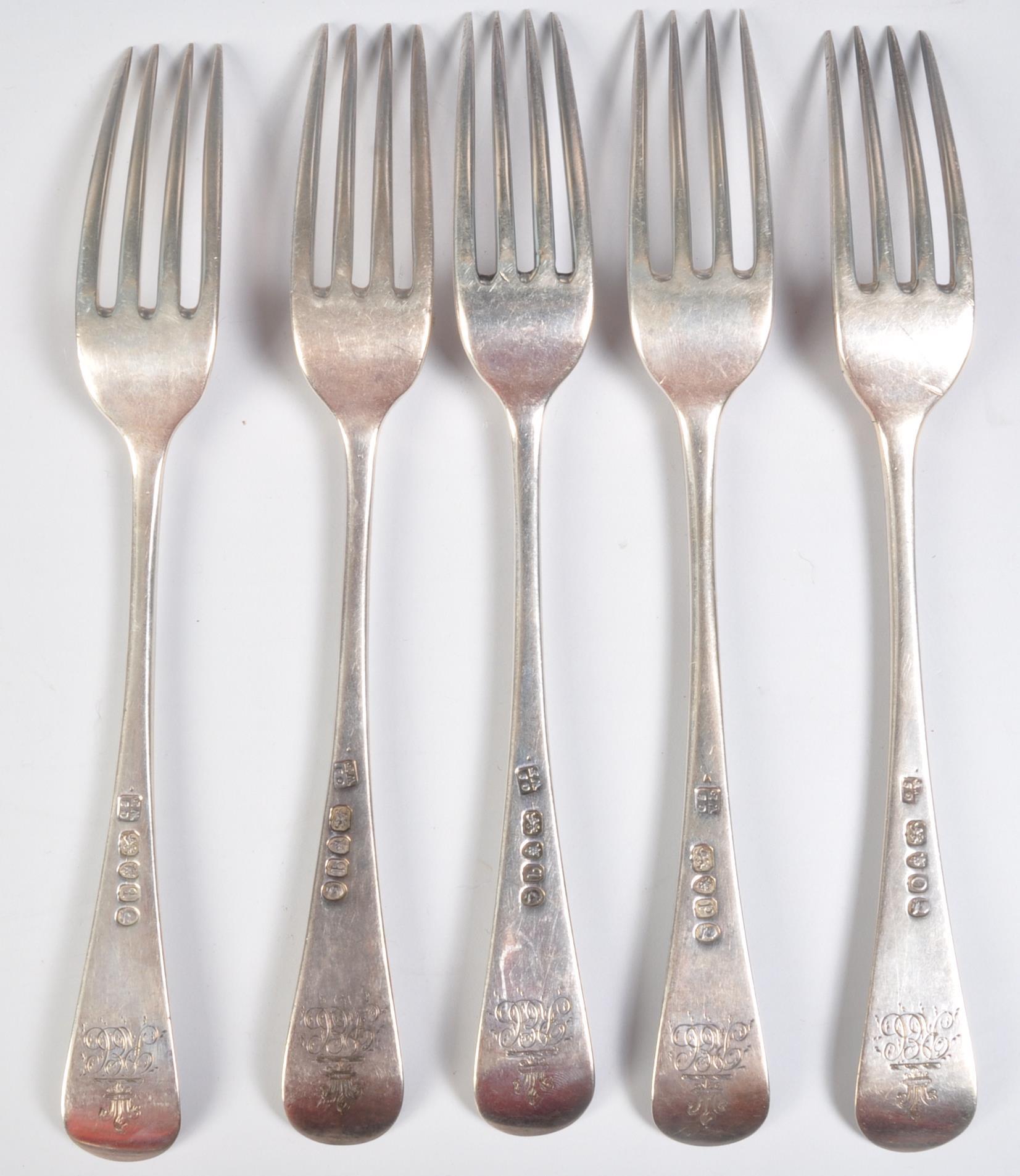 FIVE GEORGE IV SILVER FORKS - Image 2 of 4