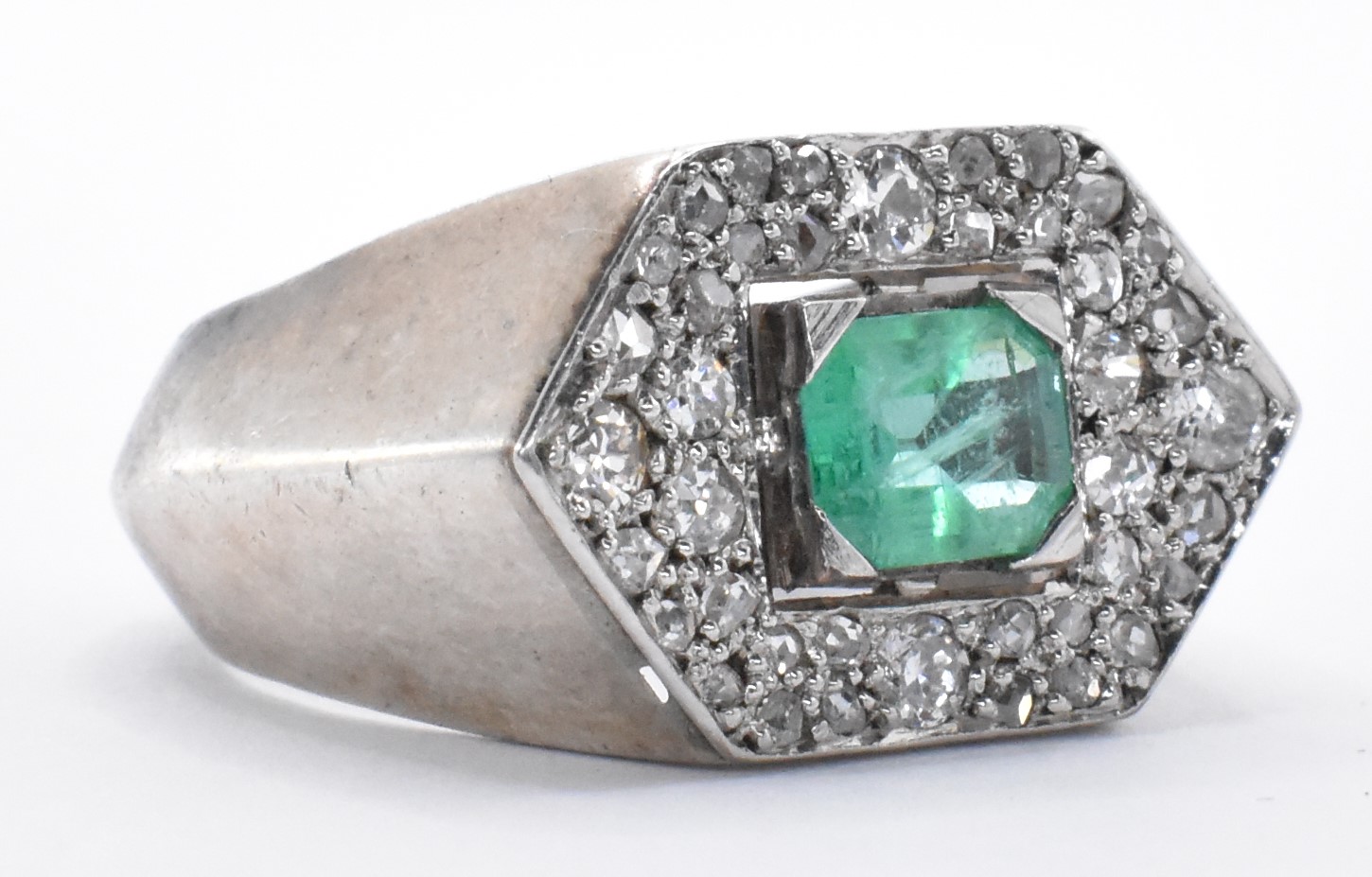 PLATINUM EMERALD AND DIAMOND DRESS RING - Image 4 of 6