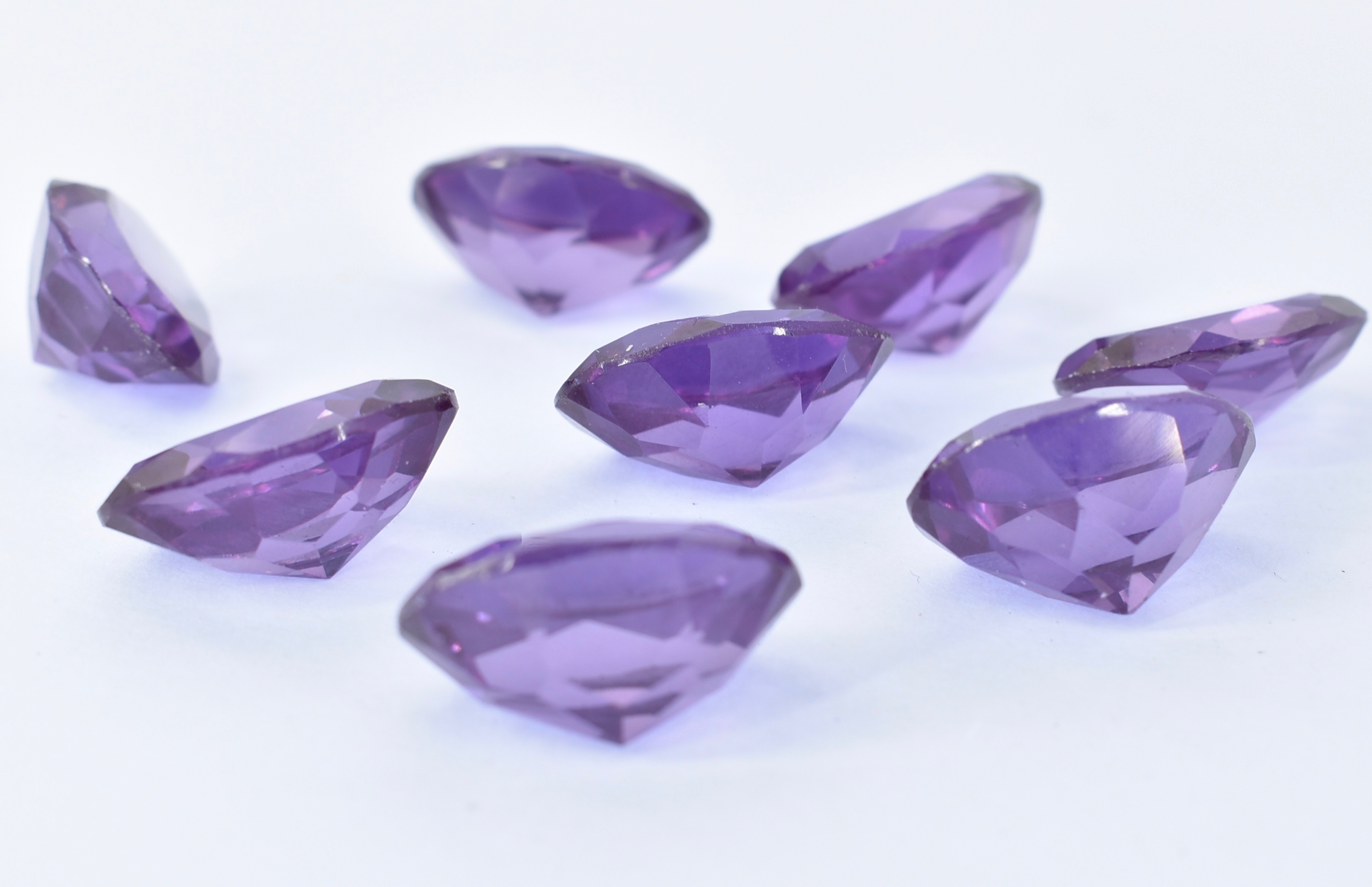 LOOSE GEMSTONES - SYNTHETIC COLOUR CHANGE SAPPHIRE - Image 3 of 4