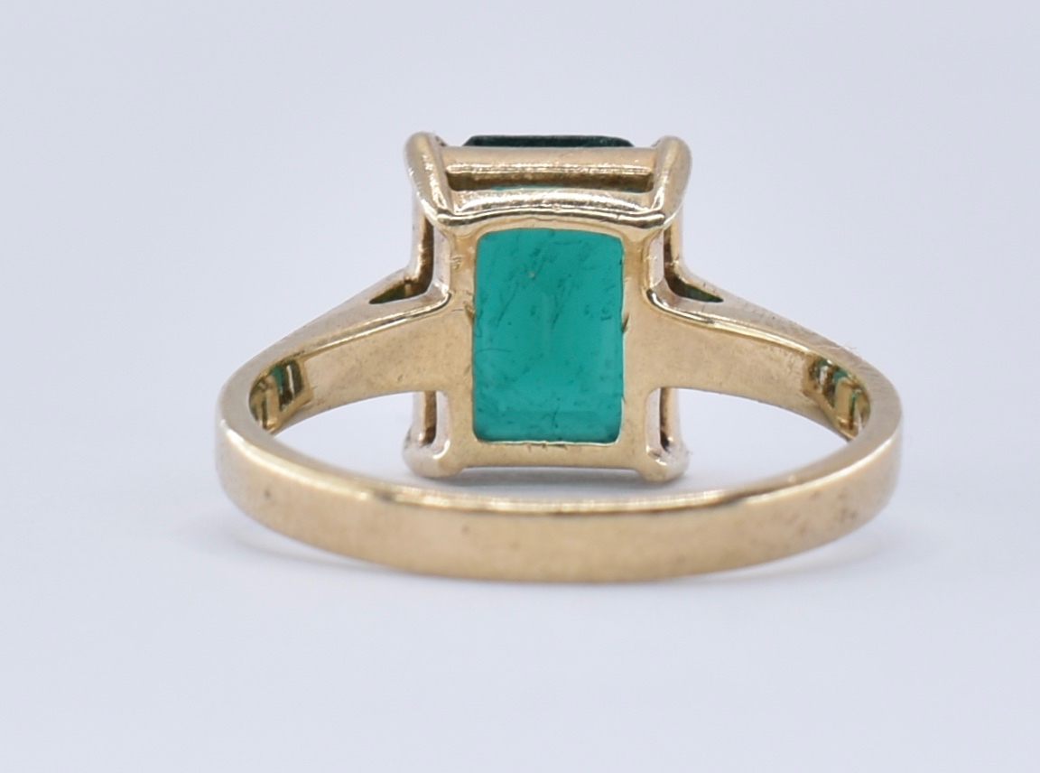 9CT GOLD GREEN STONE RING - Image 4 of 7