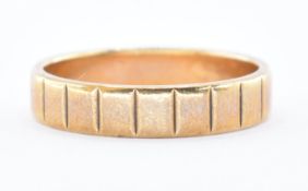 9CT GOLD HALLMARKED REEDED BAND RING.
