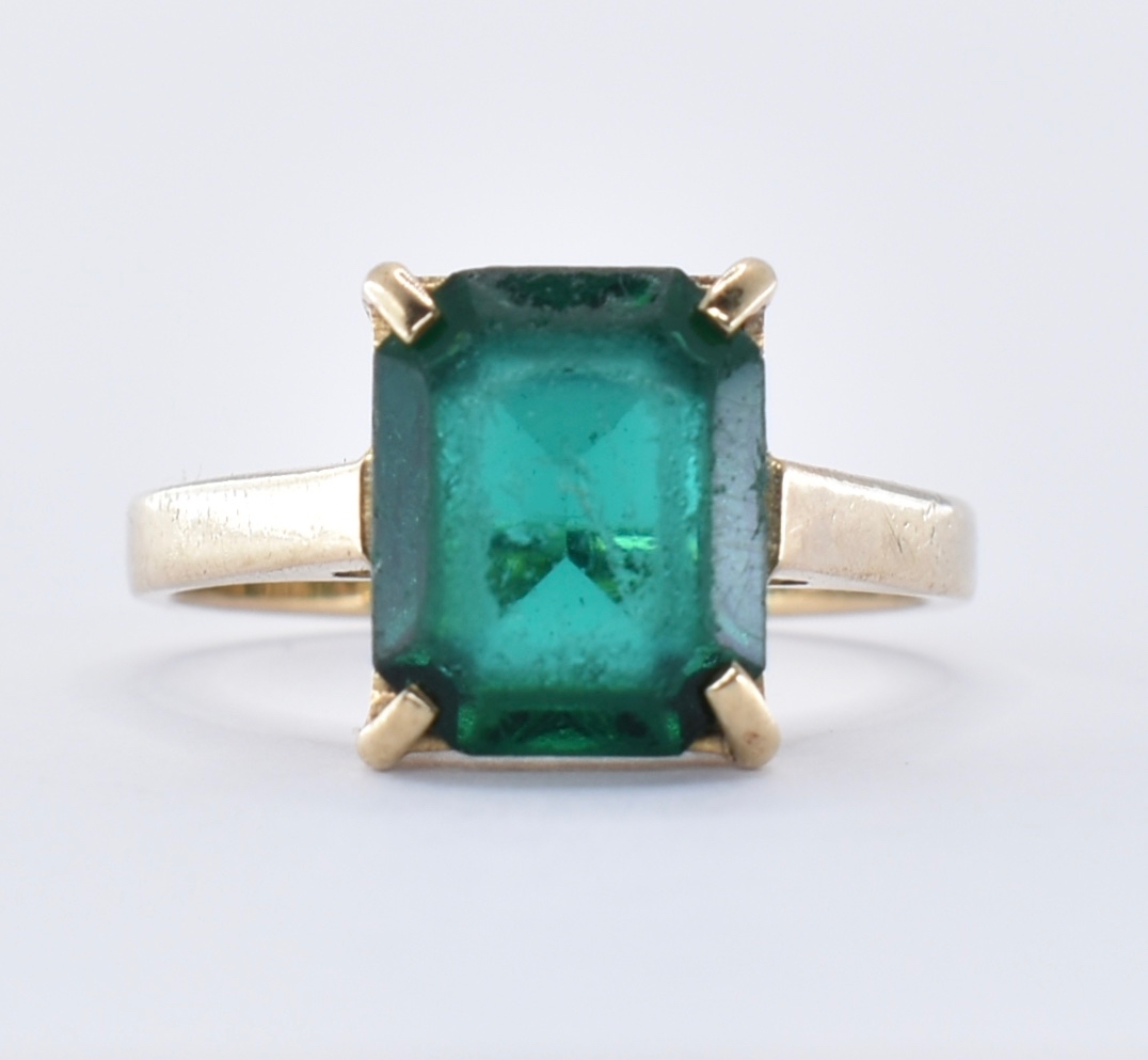9CT GOLD GREEN STONE RING