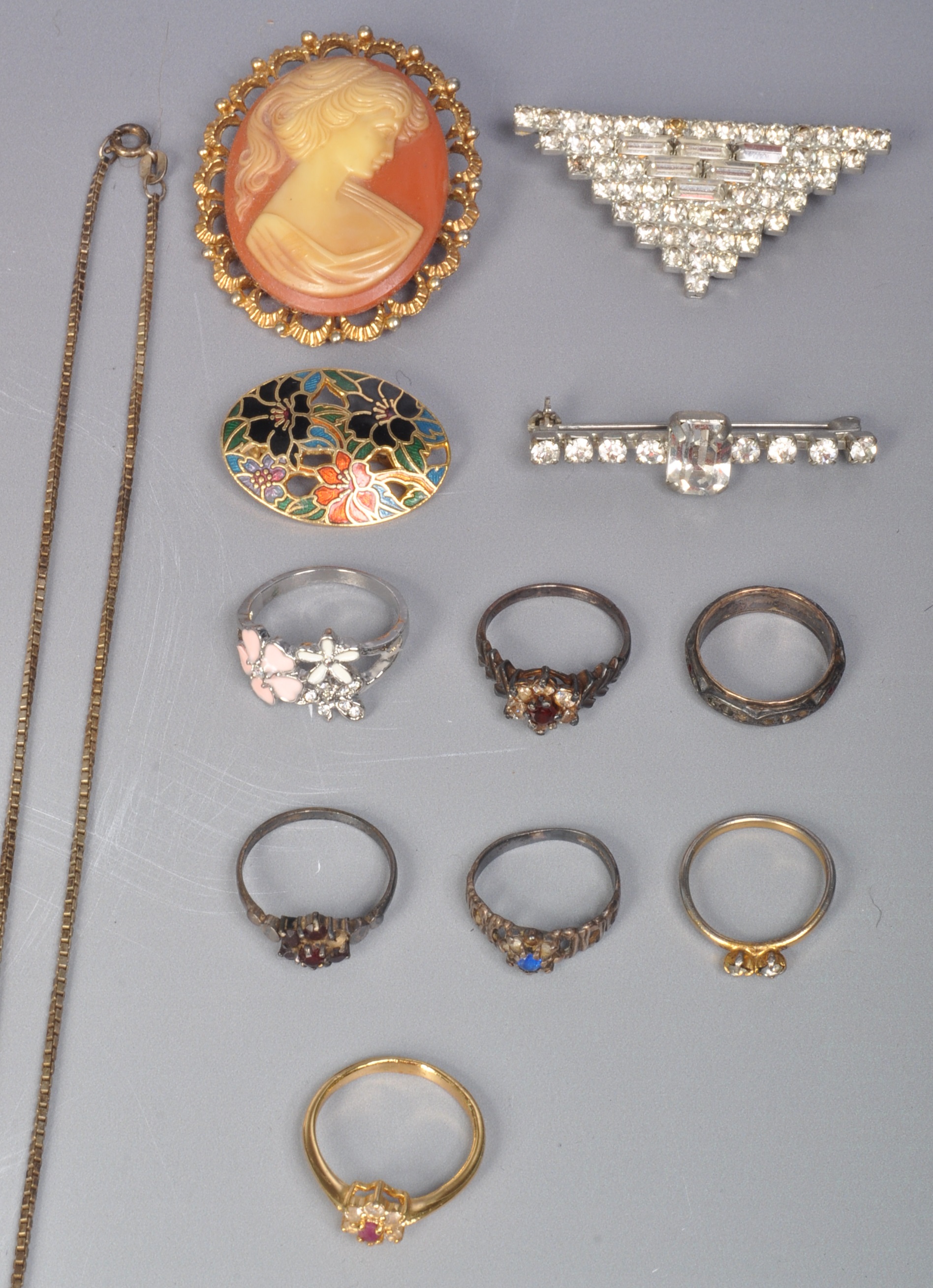 LARGE COLLECTION OF COSTUME JEWELLERY - Image 12 of 13