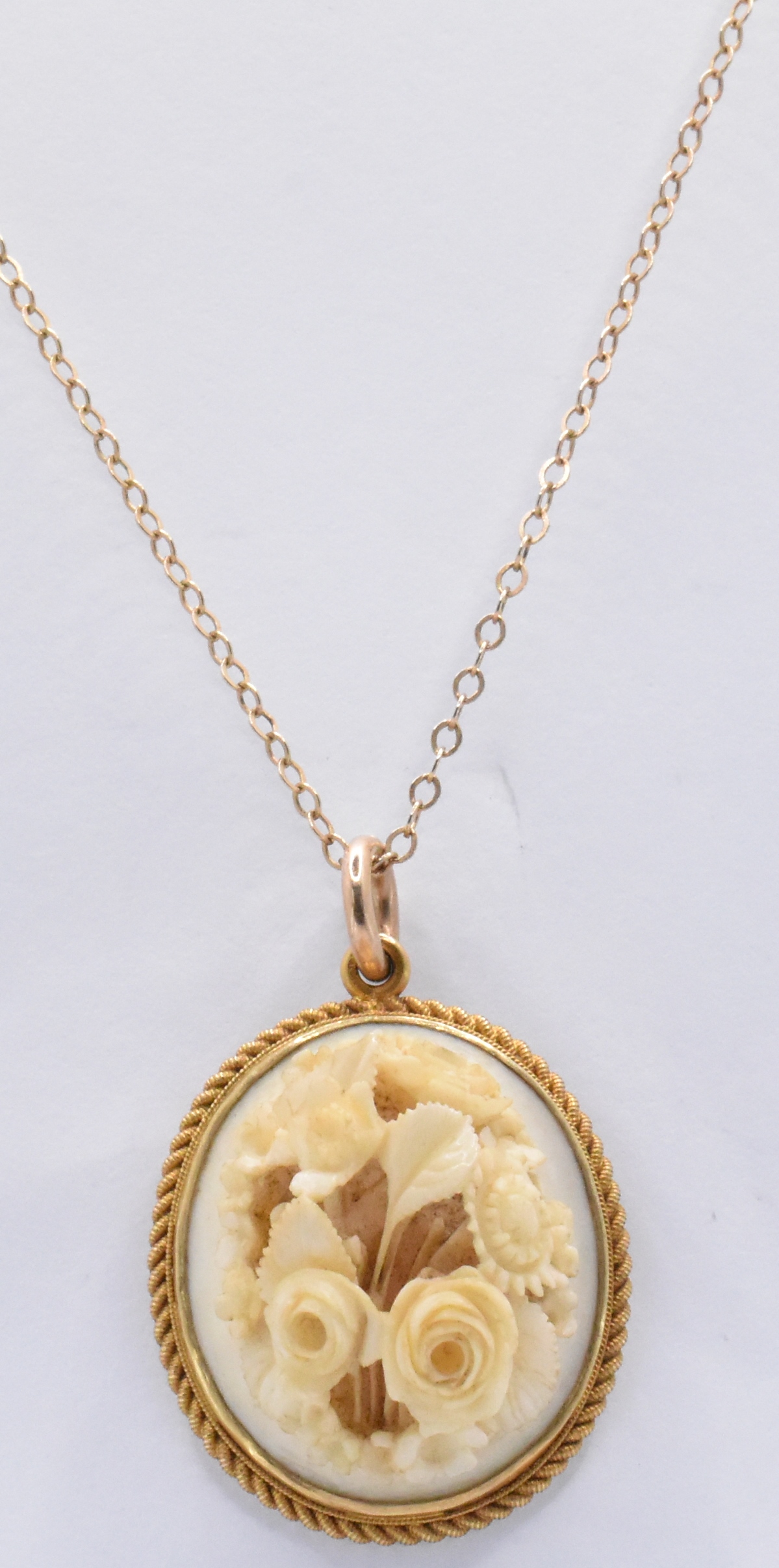 EARLY 20TH CENTURY 15CT GOLD AND CARVED IVORY CANTONESE PENDANT NECKLACE