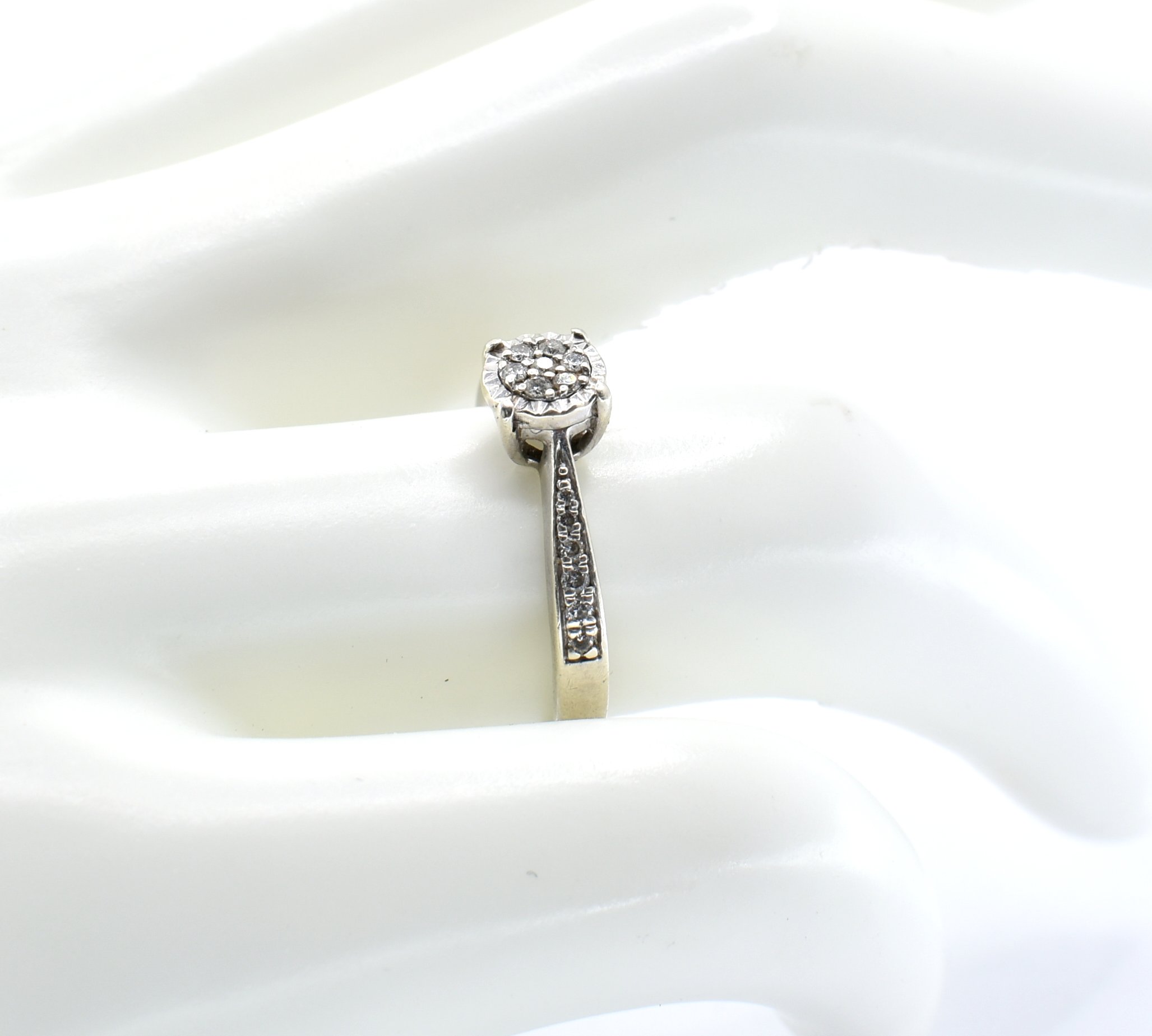 9CT WHITE GOLD AND DIAMOND CUSTER RING - Image 4 of 4