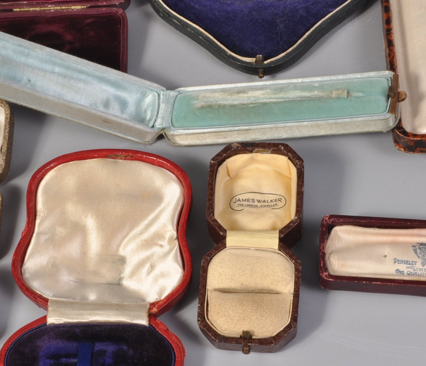 GROUP OF VICTORIAN AND LATER JEWELLERY BOXES - Image 3 of 7