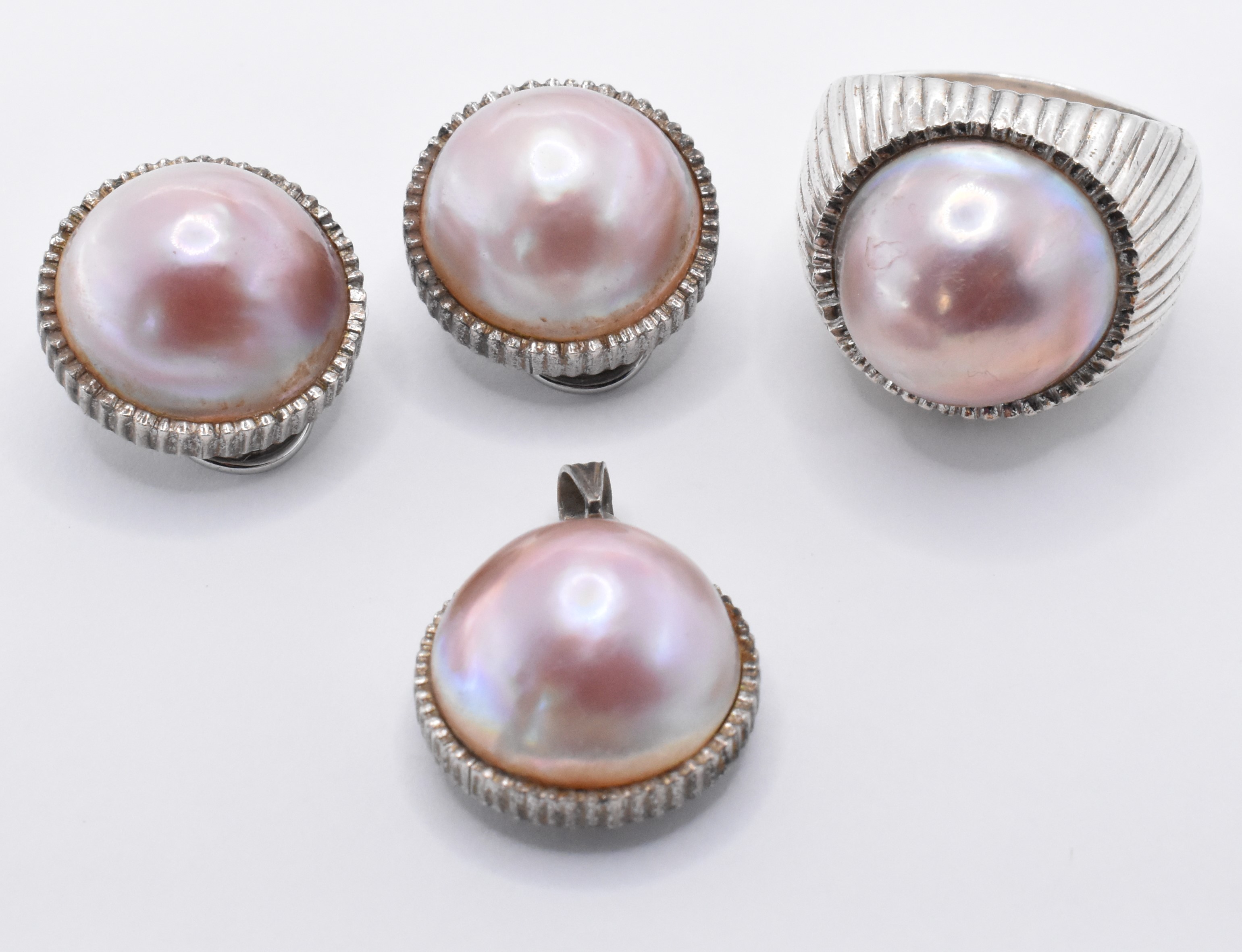 VINTAGE PINK HALF PEARL JEWELLERY SUITE - Image 2 of 7