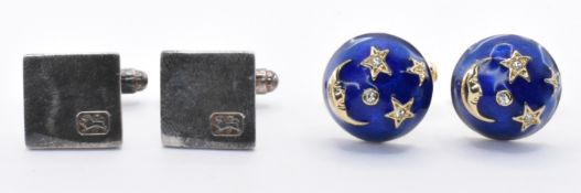 TWO PAIRS OF GENTLEMAN'S CUFFLINKS