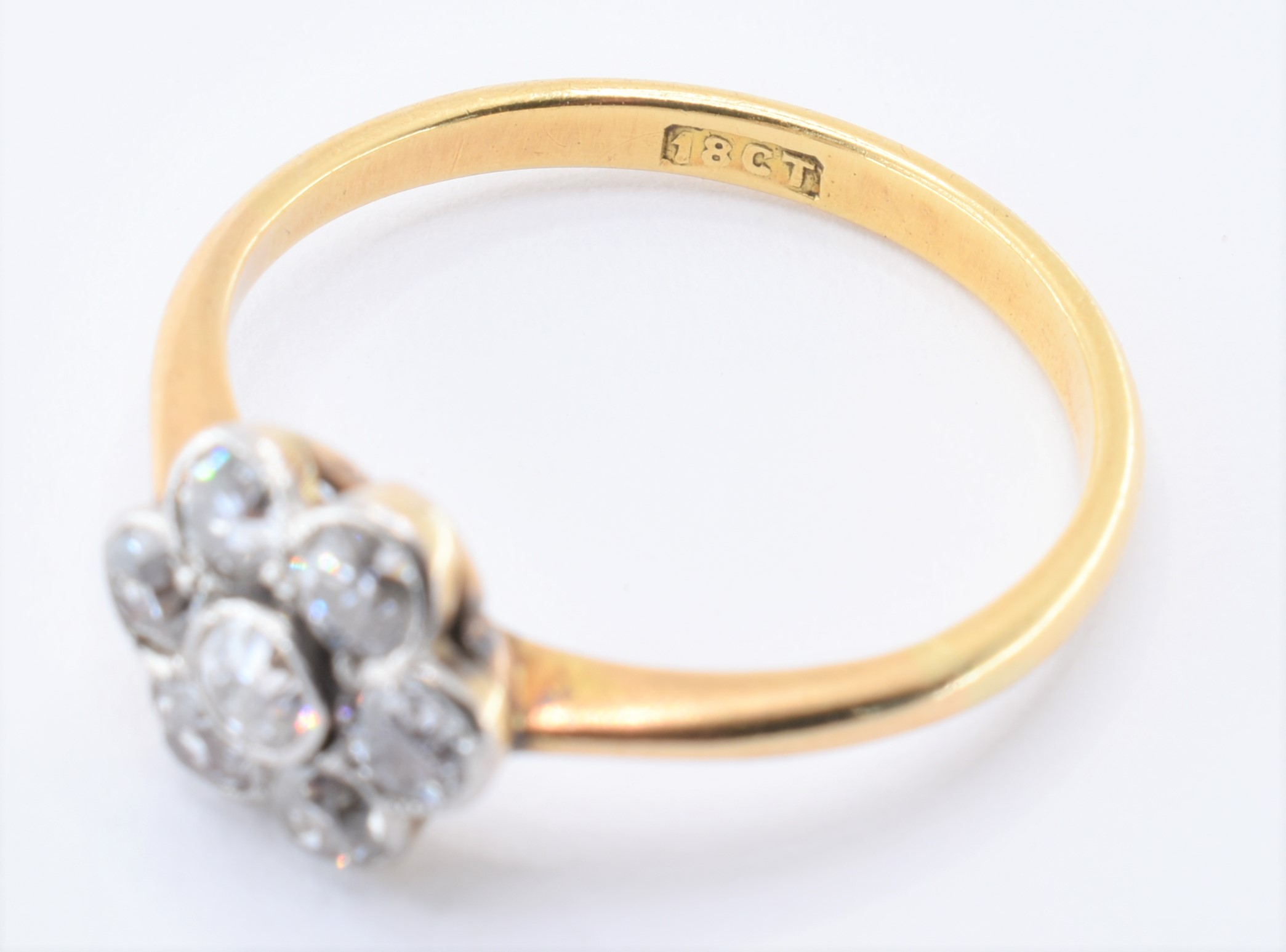 18CT GOLD AND DIAMOND SEVEN STONE RING - Image 6 of 8