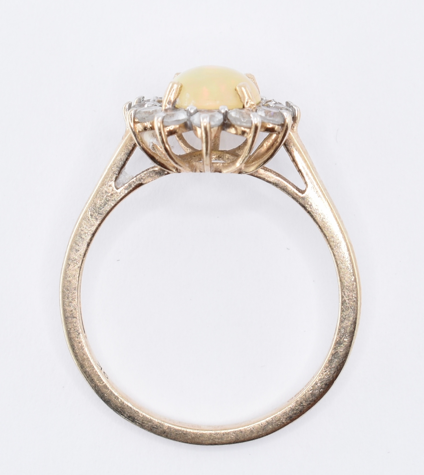 9CT GOLD AND OPAL CLUSTER RING - Image 7 of 7