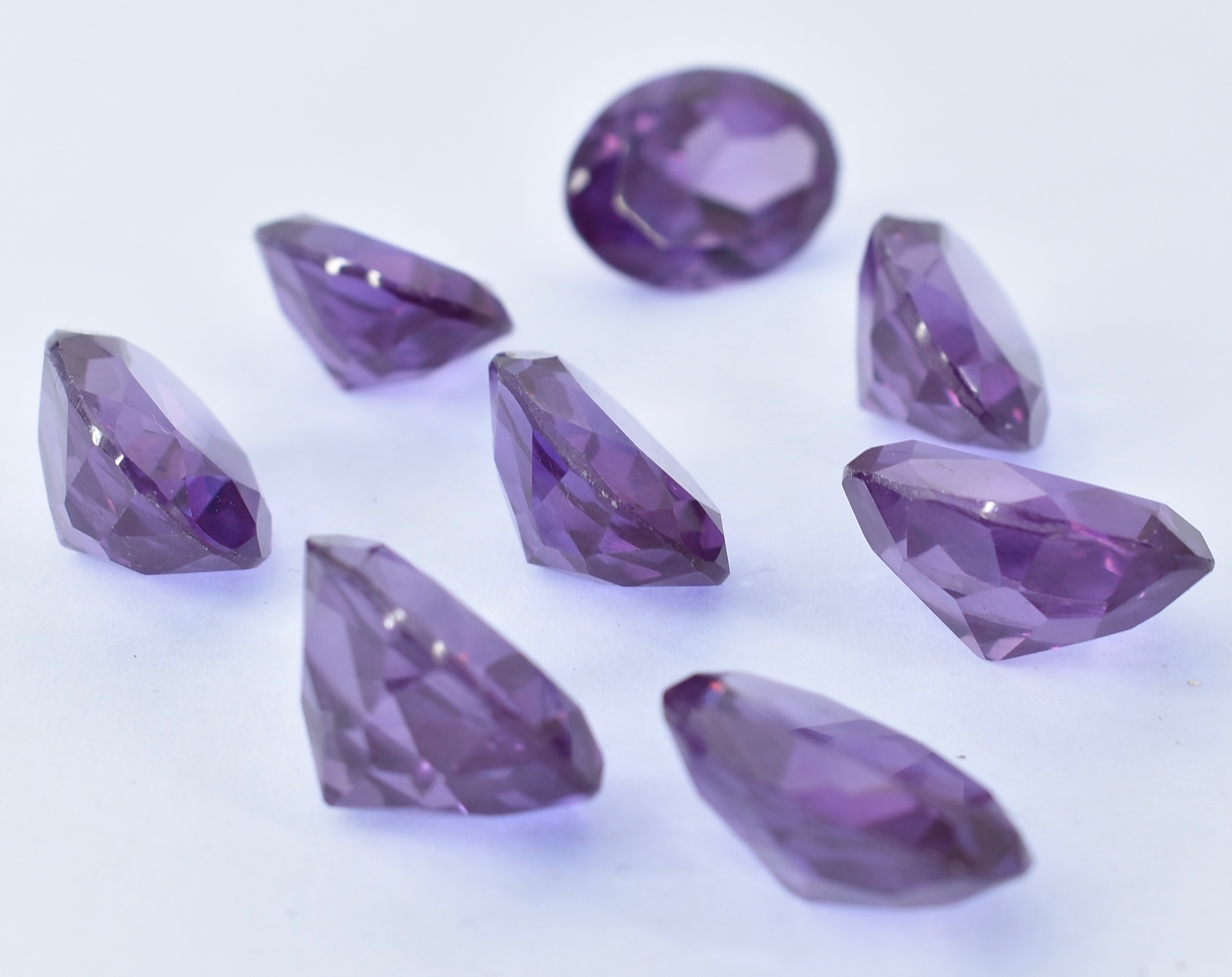 LOOSE GEMSTONES - SYNTHETIC COLOUR CHANGE SAPPHIRE - Image 2 of 4