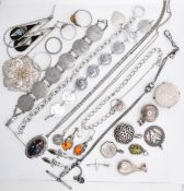 GROUP OF MIXED SILVER JEWELLERY