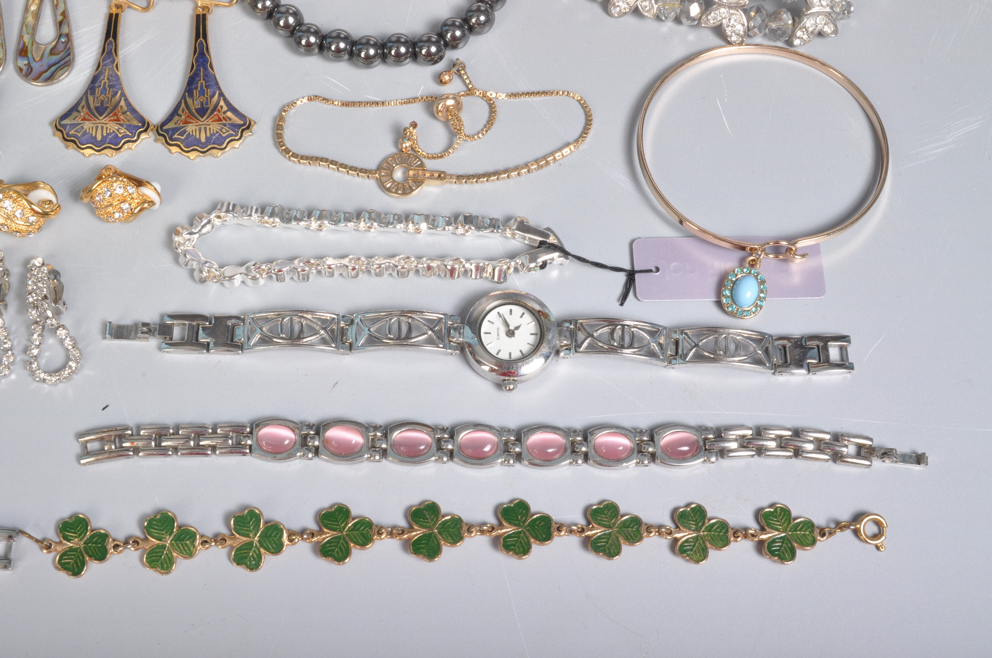 LARGE COLLECTION OF COSTUME JEWELLERY - Image 9 of 13