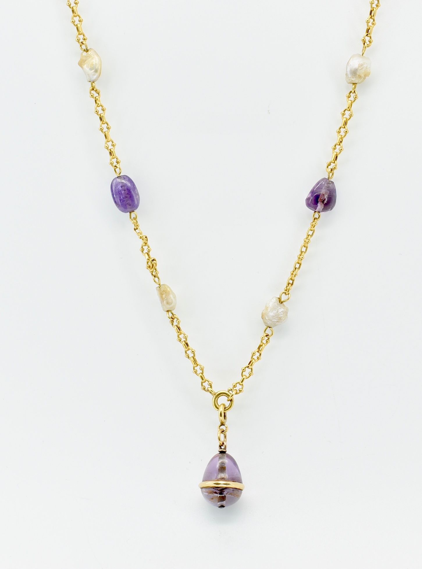 18CT GOLD AMETHYST AND BAROQUE PEARL NECKLACE - Image 4 of 5