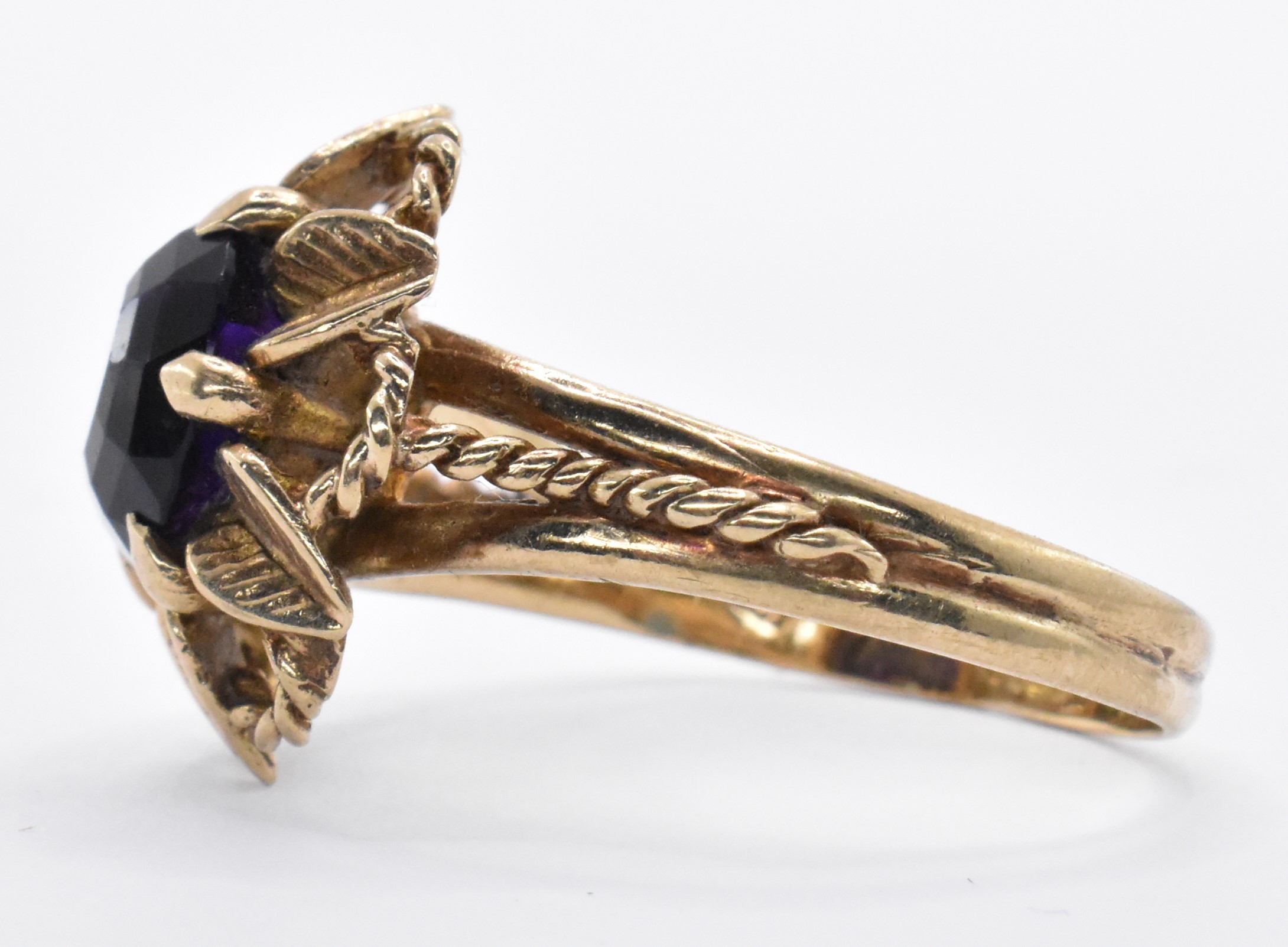 9CT GOLD & AMETHYST FLOWER RING - Image 2 of 6