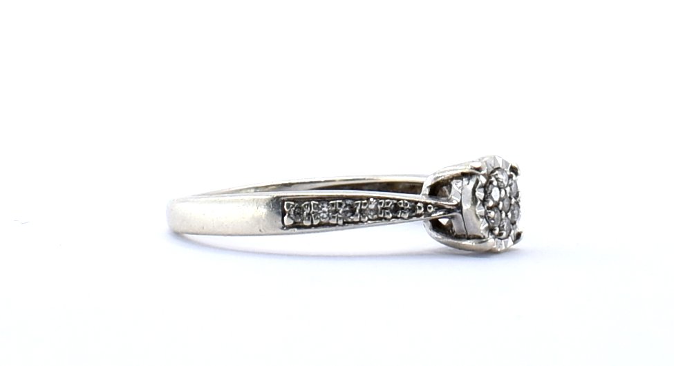 9CT WHITE GOLD AND DIAMOND CUSTER RING - Image 2 of 4