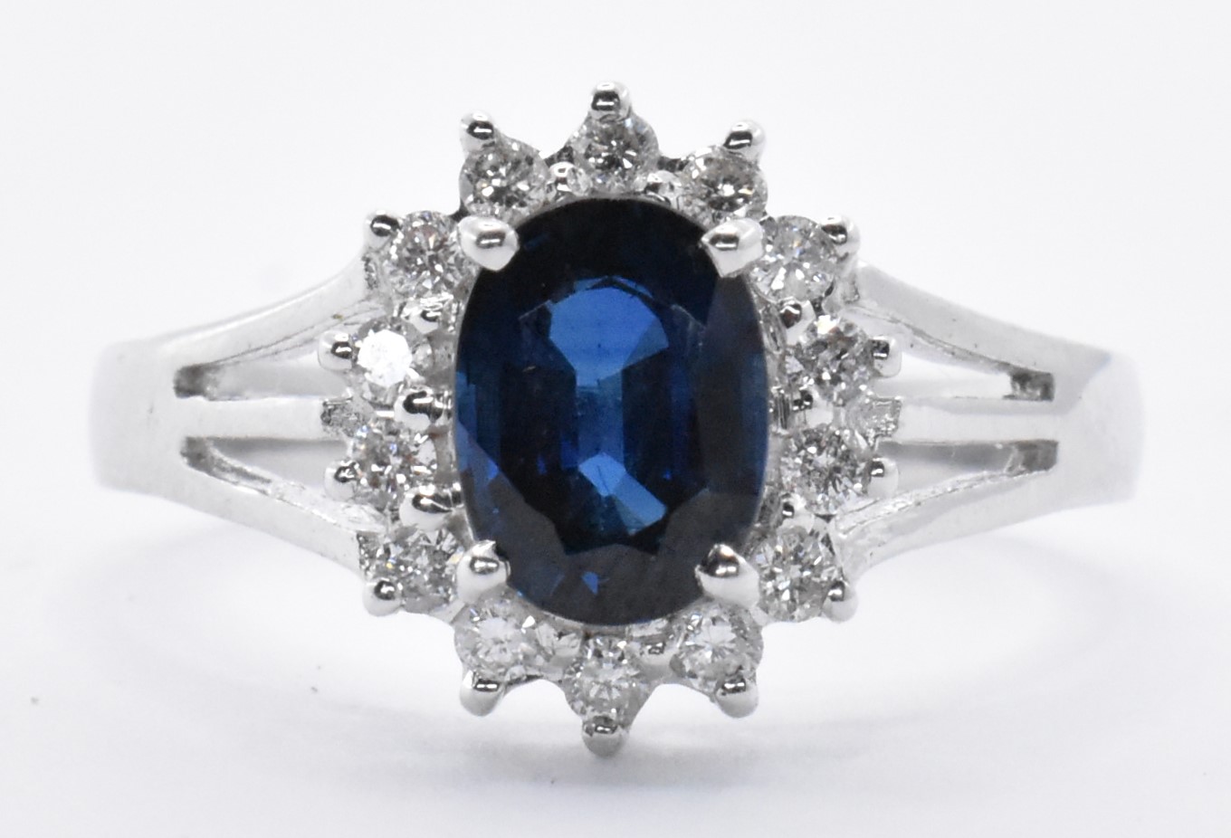 18T WHITE GOLD SAPPHIRE AND DIAMOND CLUSTER RING