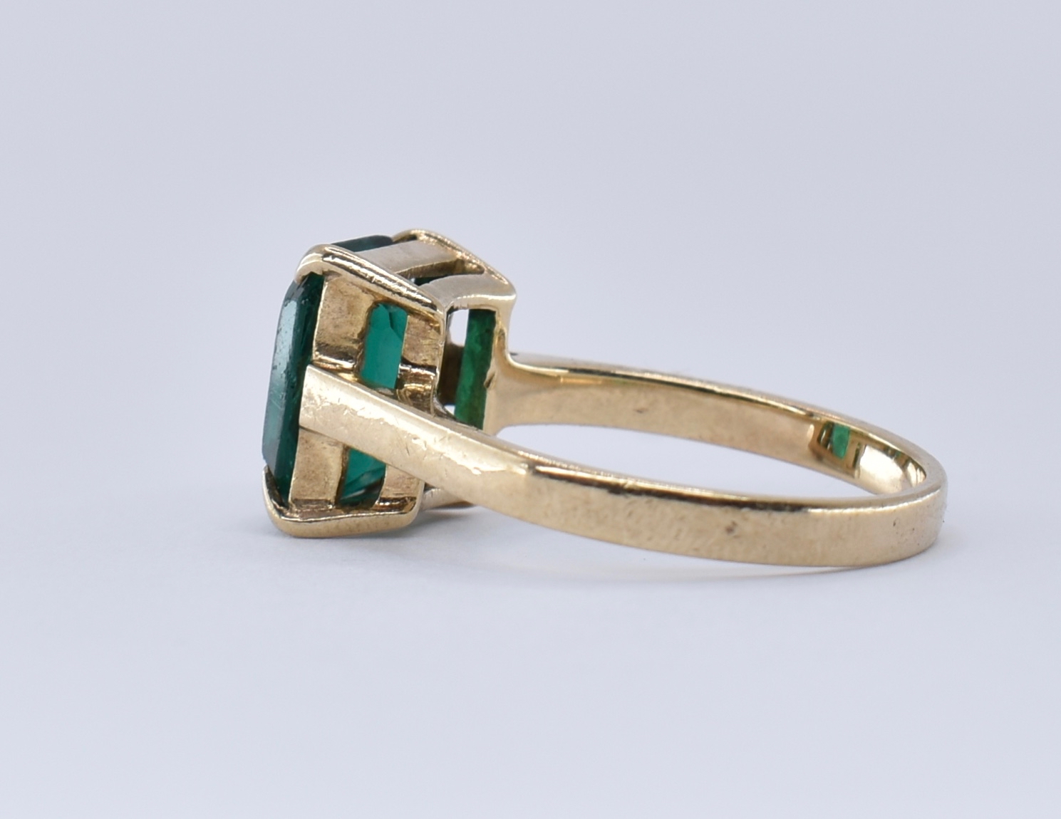 9CT GOLD GREEN STONE RING - Image 3 of 7