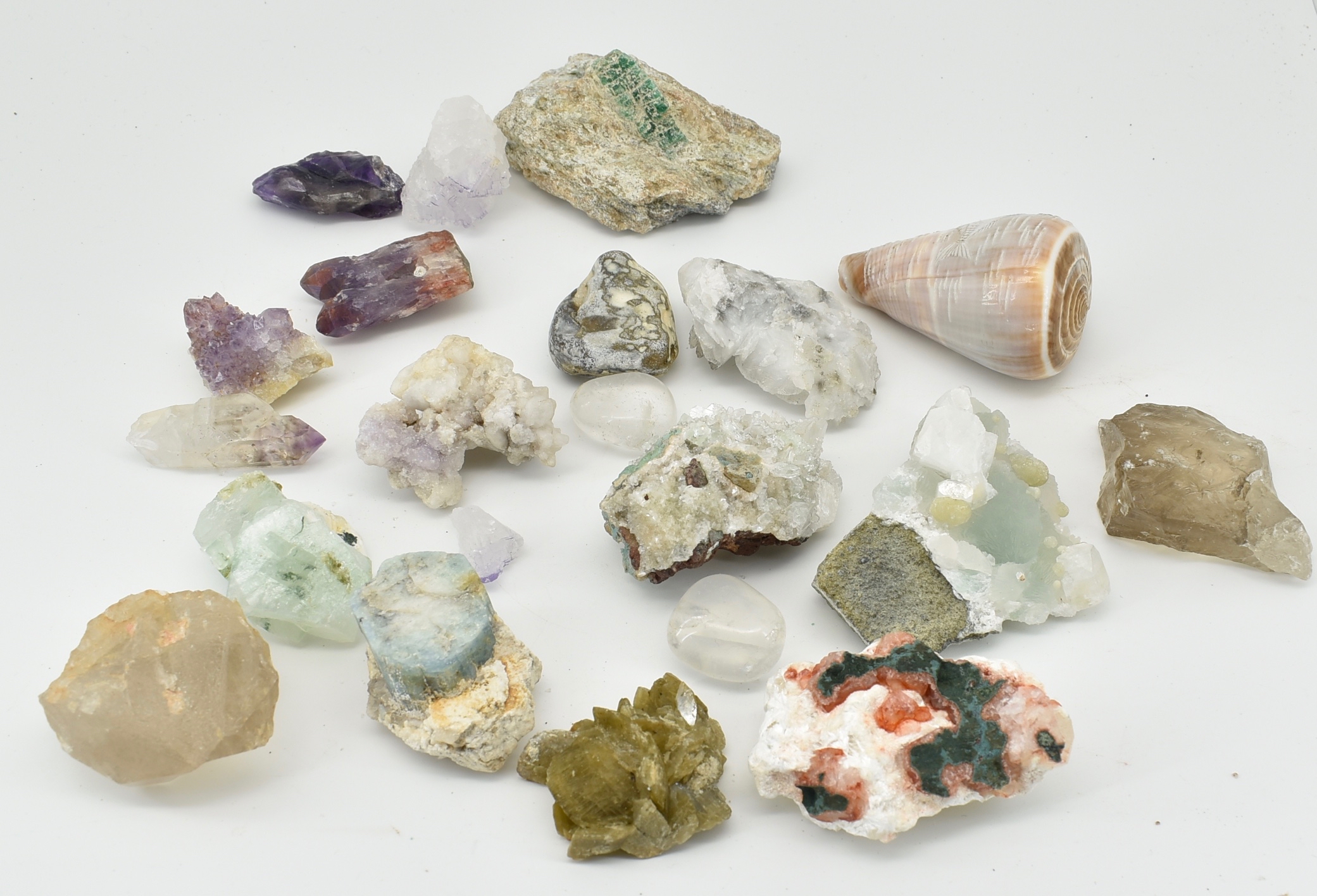 COLLECTION OF MINERAL SPECIMENS