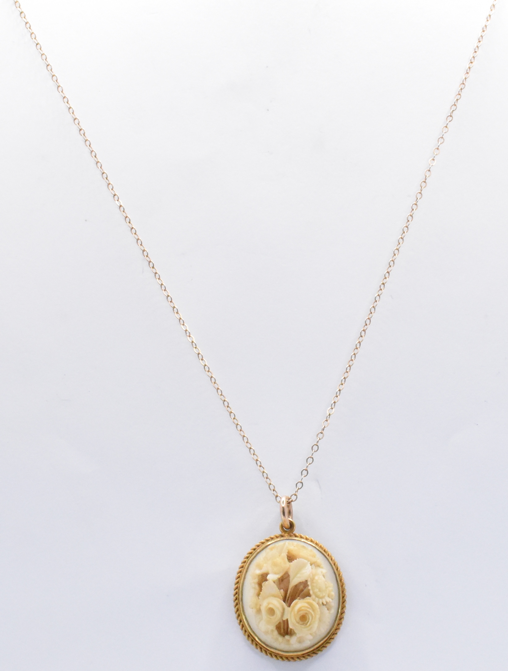 EARLY 20TH CENTURY 15CT GOLD AND CARVED IVORY CANTONESE PENDANT NECKLACE - Image 2 of 6