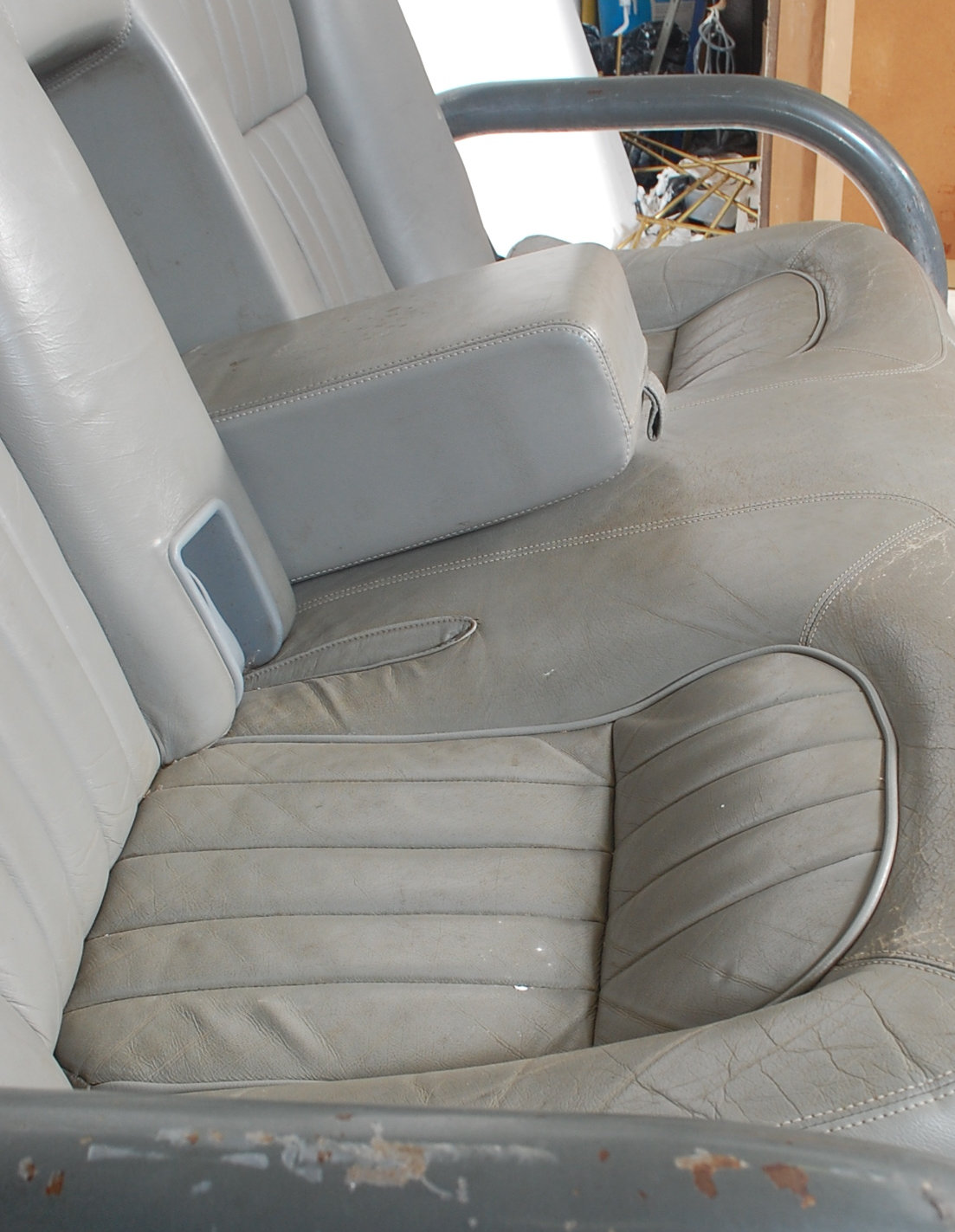 AFTER RON ARAD 1970’S TOP GEAR STYLE JAGUAR BACKSEAT TWO SEAT SOFA SETTEE - Image 4 of 6