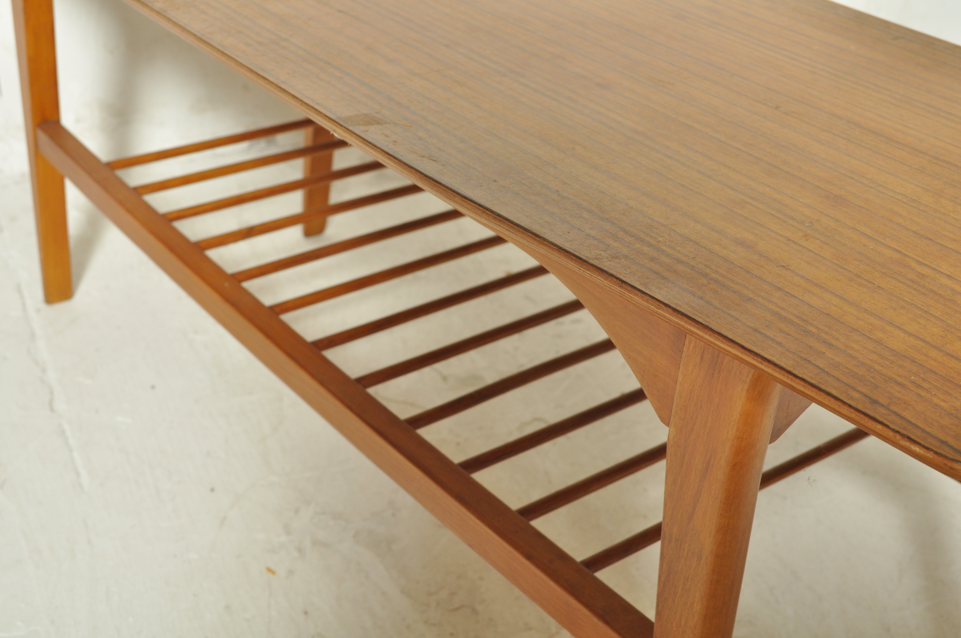 VINTAGE MID 20TH CENTURY TEAK WOOD VENEER COFFEE TABLE - Image 5 of 5