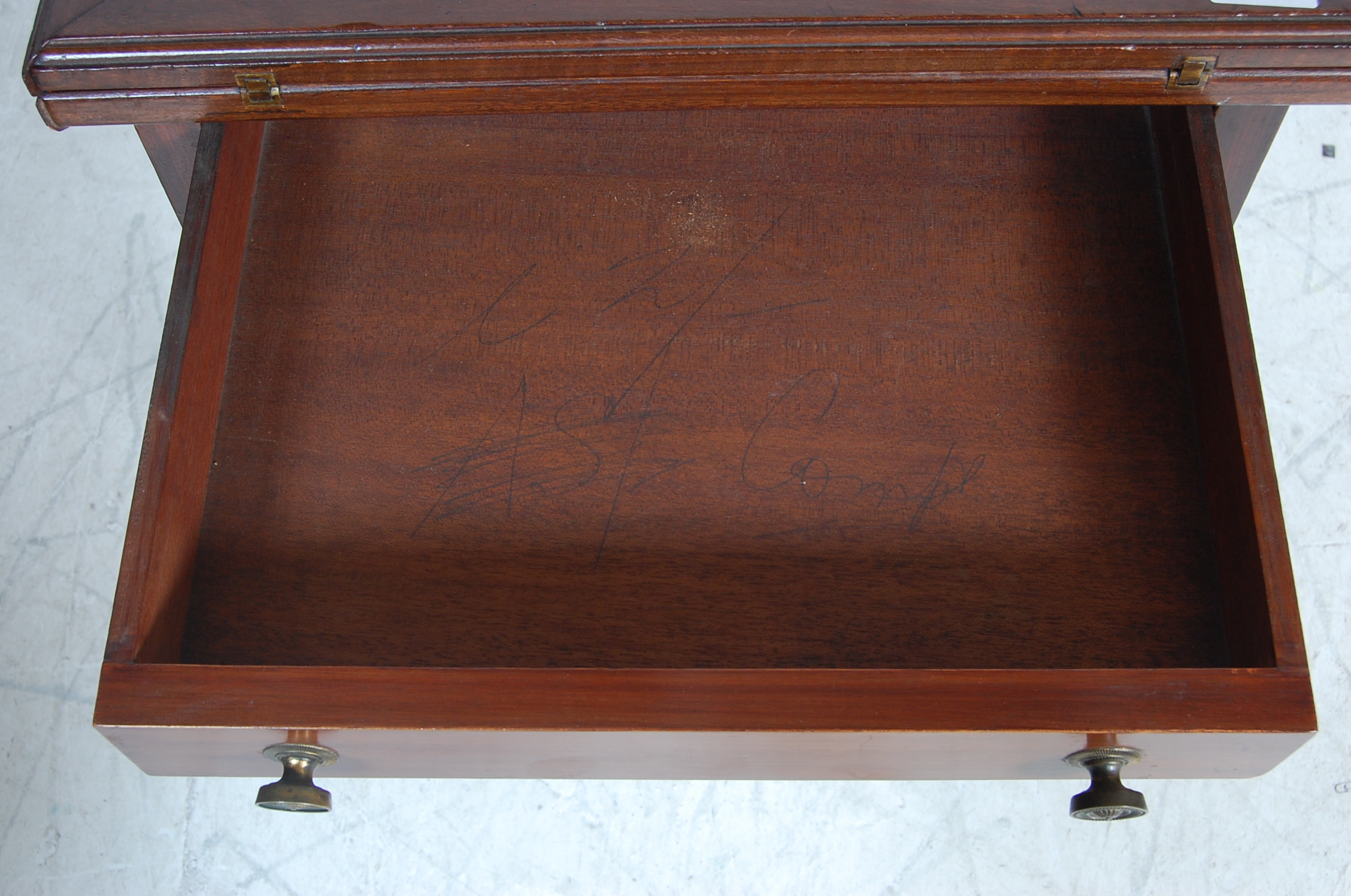 19TH CENTURY VICTORIAN MAHOGANY GAMING TABLE / OCCASIONAL TABLE - Image 6 of 6