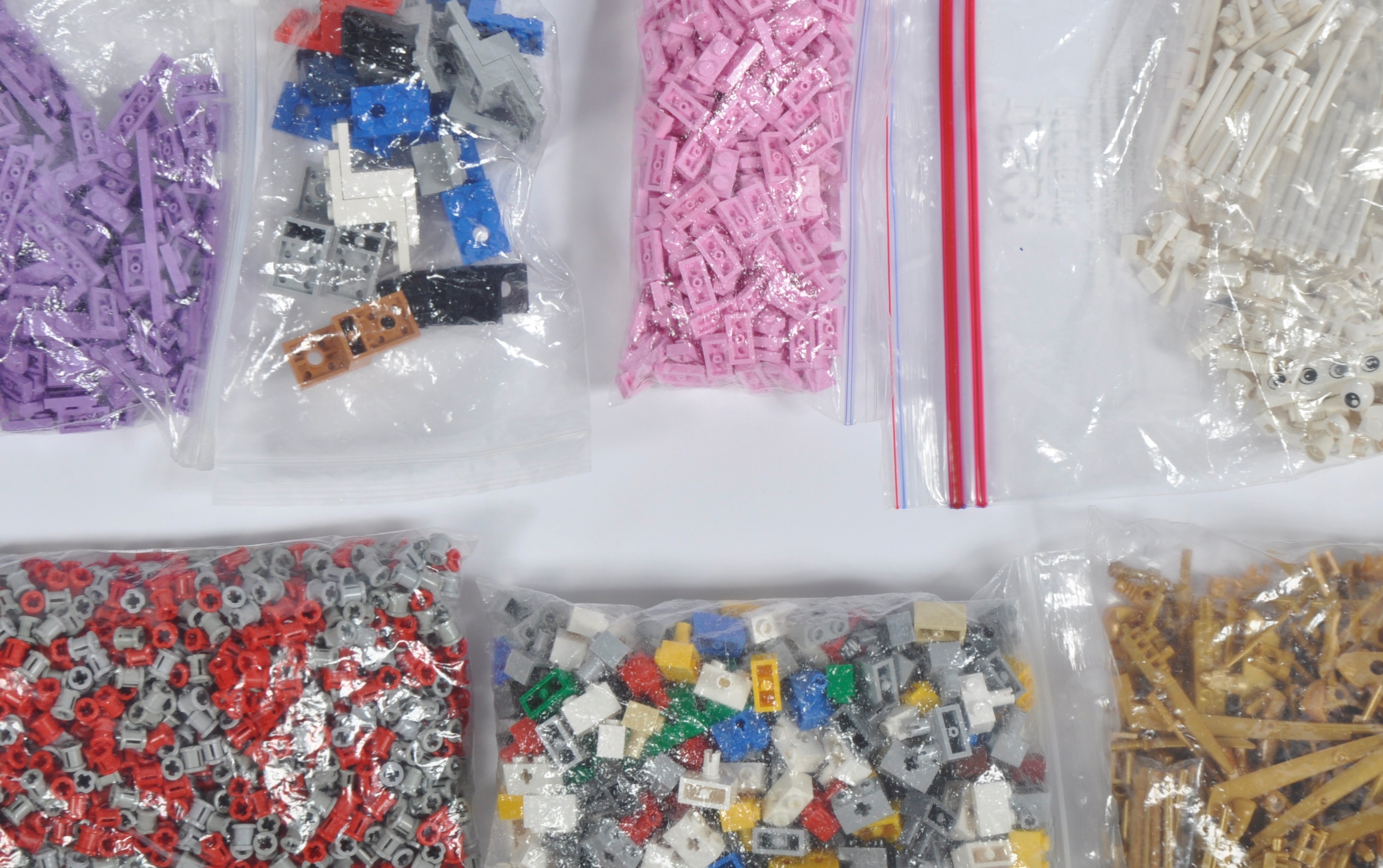 LARGE COLLECTION OF ASSORTED LEGO BRICKS - Image 5 of 11