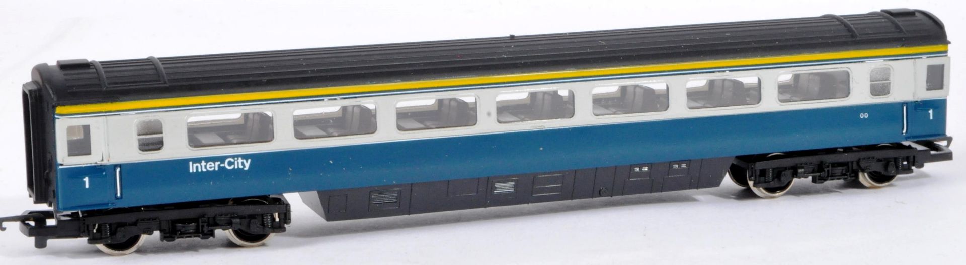 COLLECTION HORNBY 00 GAUGE MODEL RAILWAY DIESEL LOCOS & CARRIAGES - Image 6 of 9